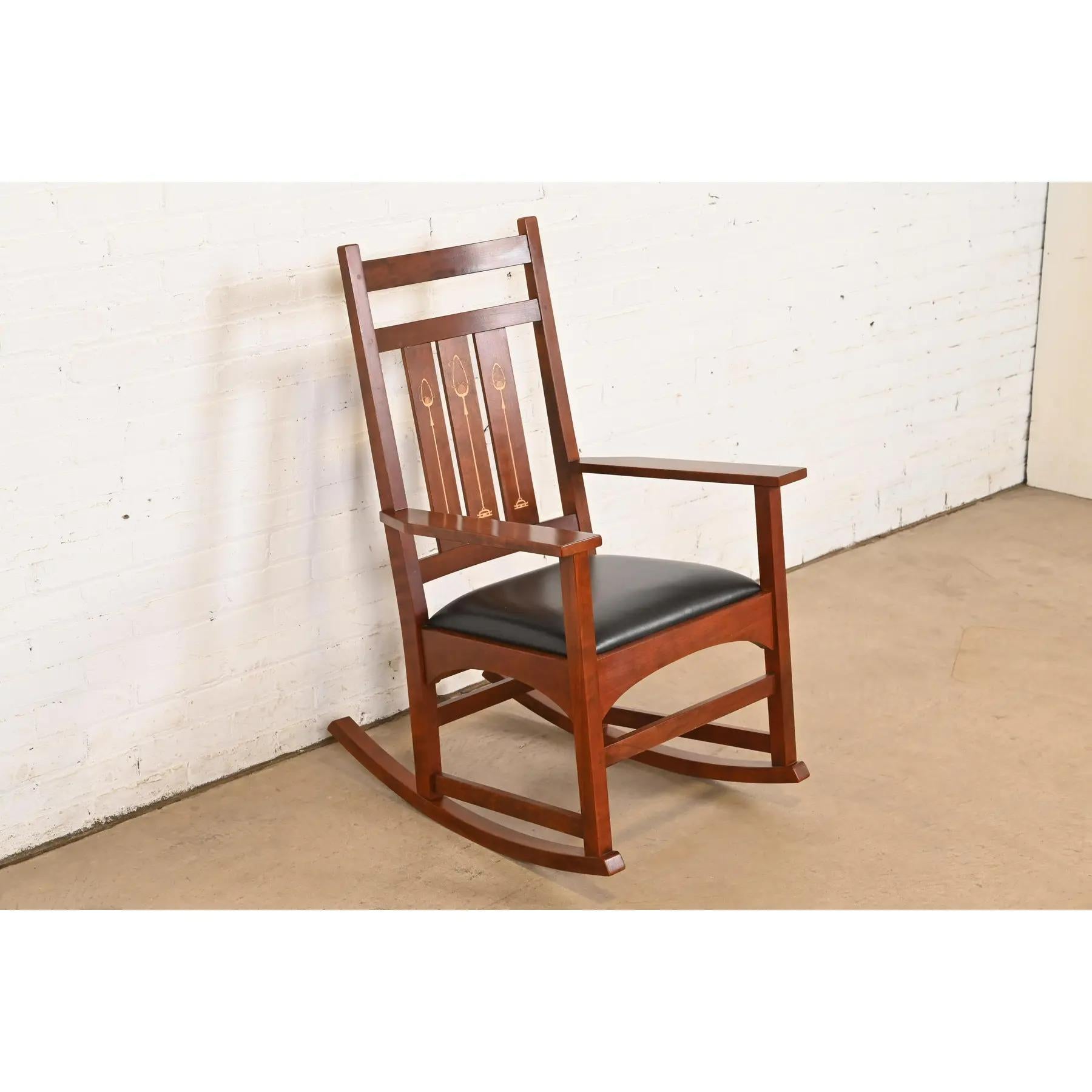 Sedia a dondolo in legno di ciliegio della collezione Harvey Ellis Mission Arts & Crafts di Stickley In condizioni buone in vendita a South Bend, IN