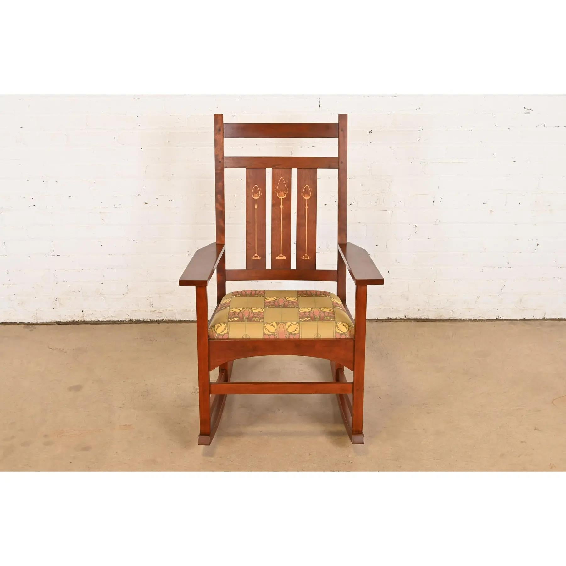 Stickley Harvey Ellis Collection Mission Arts & Crafts Cherry Wood Schaukelstuhl im Zustand „Gut“ im Angebot in South Bend, IN