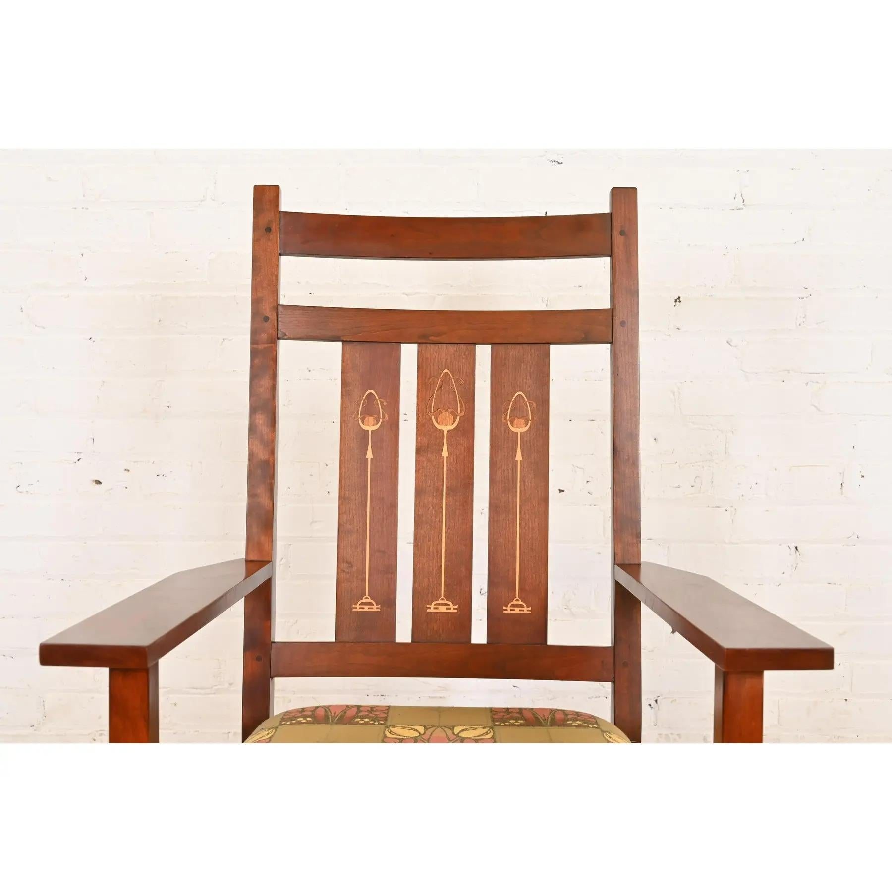 Stickley Harvey Ellis Collection Mission Arts & Crafts Cherry Wood Schaukelstuhl (Polster) im Angebot