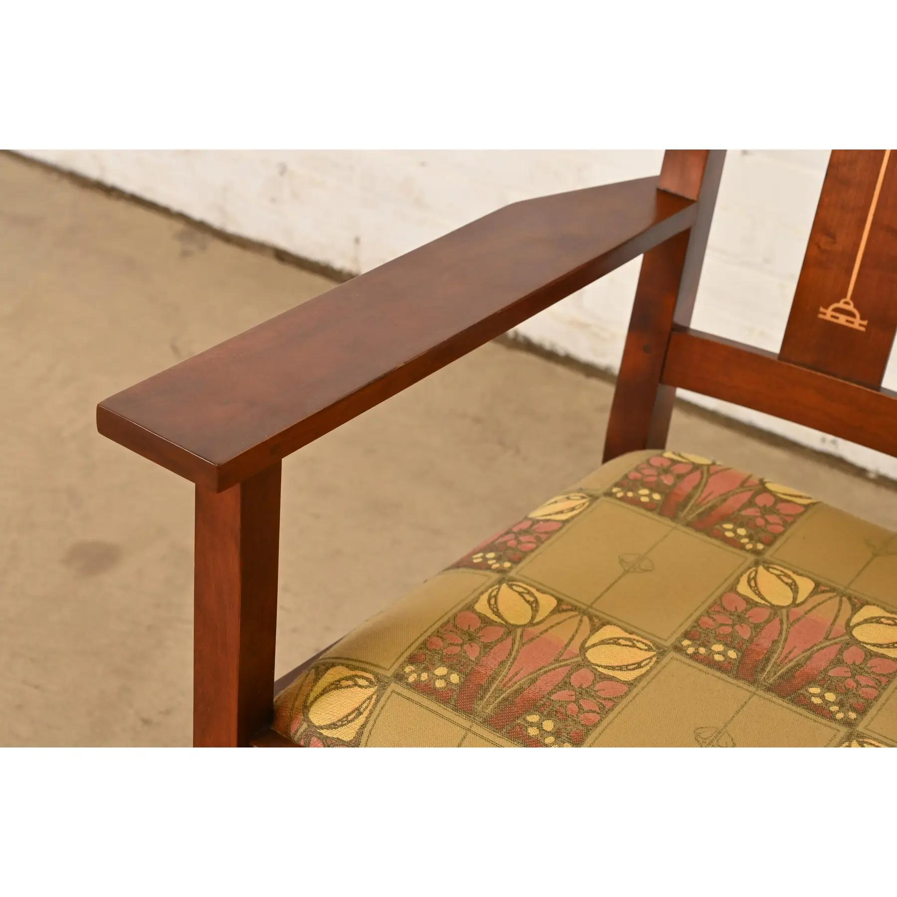 Stickley Harvey Ellis Collection Mission Arts & Crafts Cherry Wood Schaukelstuhl im Angebot 1