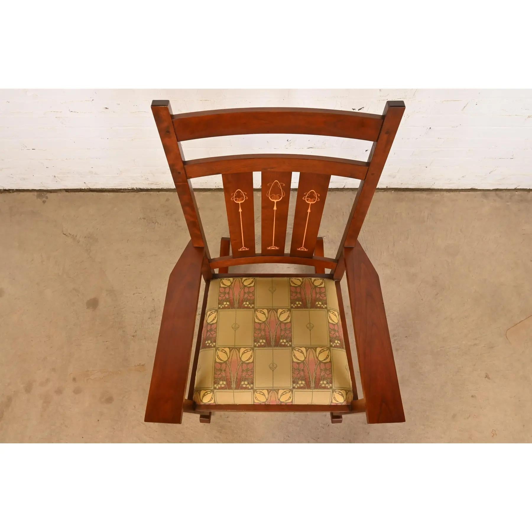 Stickley Harvey Ellis Collection Mission Arts & Crafts Cherry Wood Schaukelstuhl im Angebot 2
