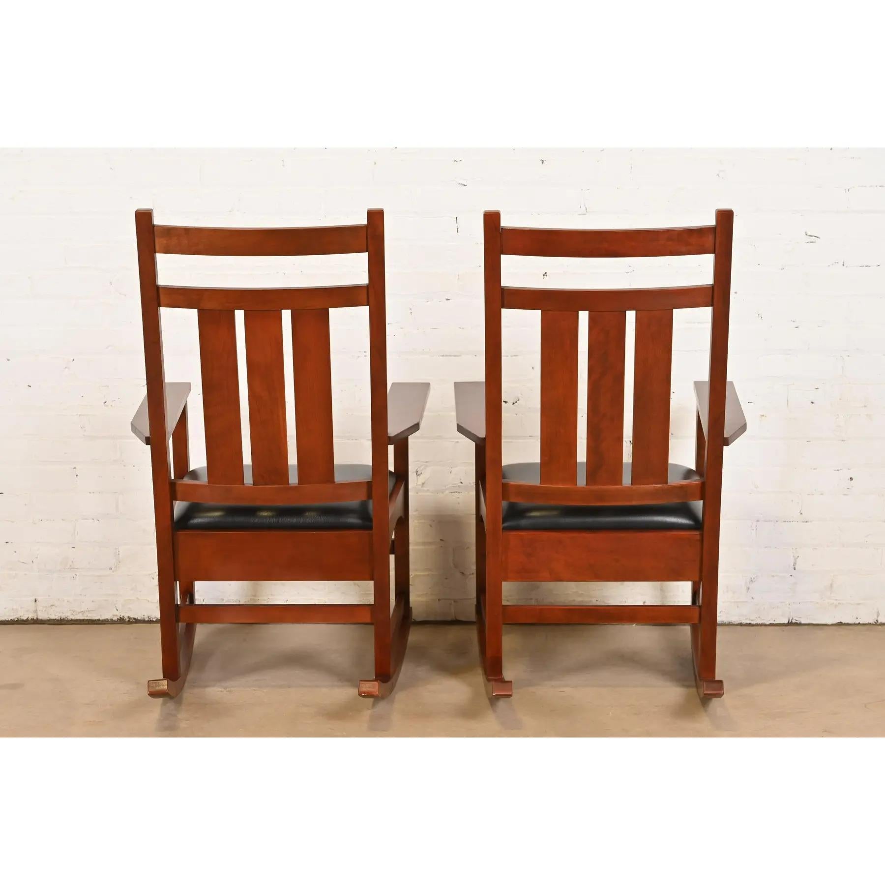 Sedie a dondolo Mission Arts & Crafts della collezione Harvey Ellis di Stickley, coppia in vendita 4
