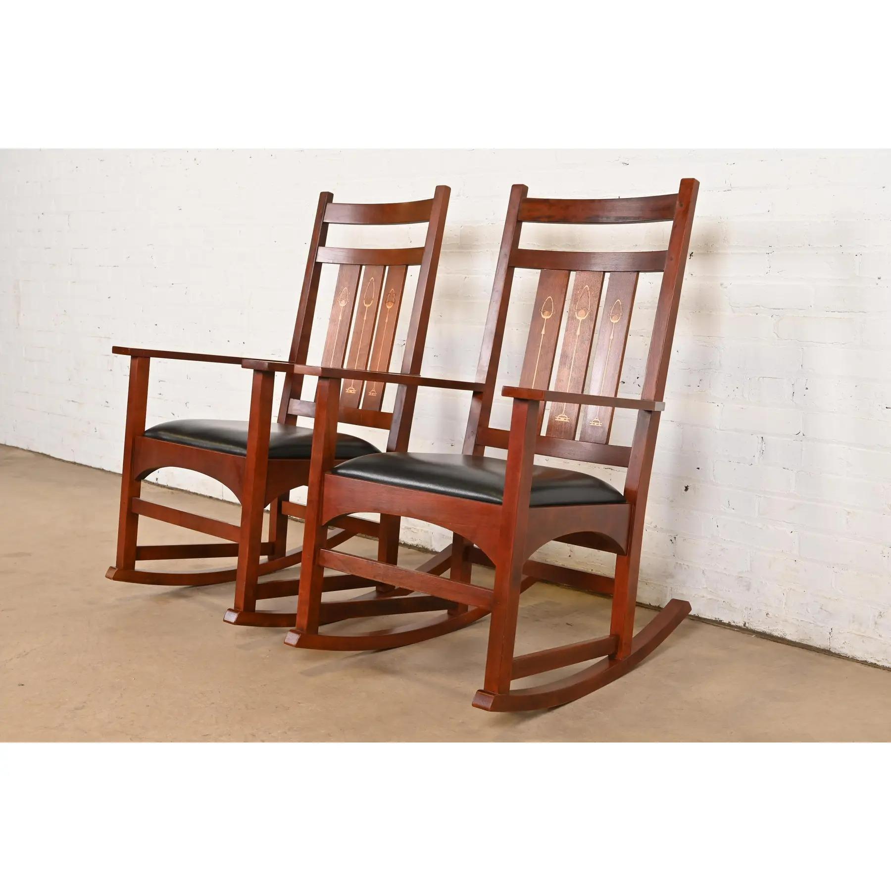 Una splendida coppia di sedie a dondolo in stile Mission o Arts & Crafts

Da L. & G. J. Stickley, 