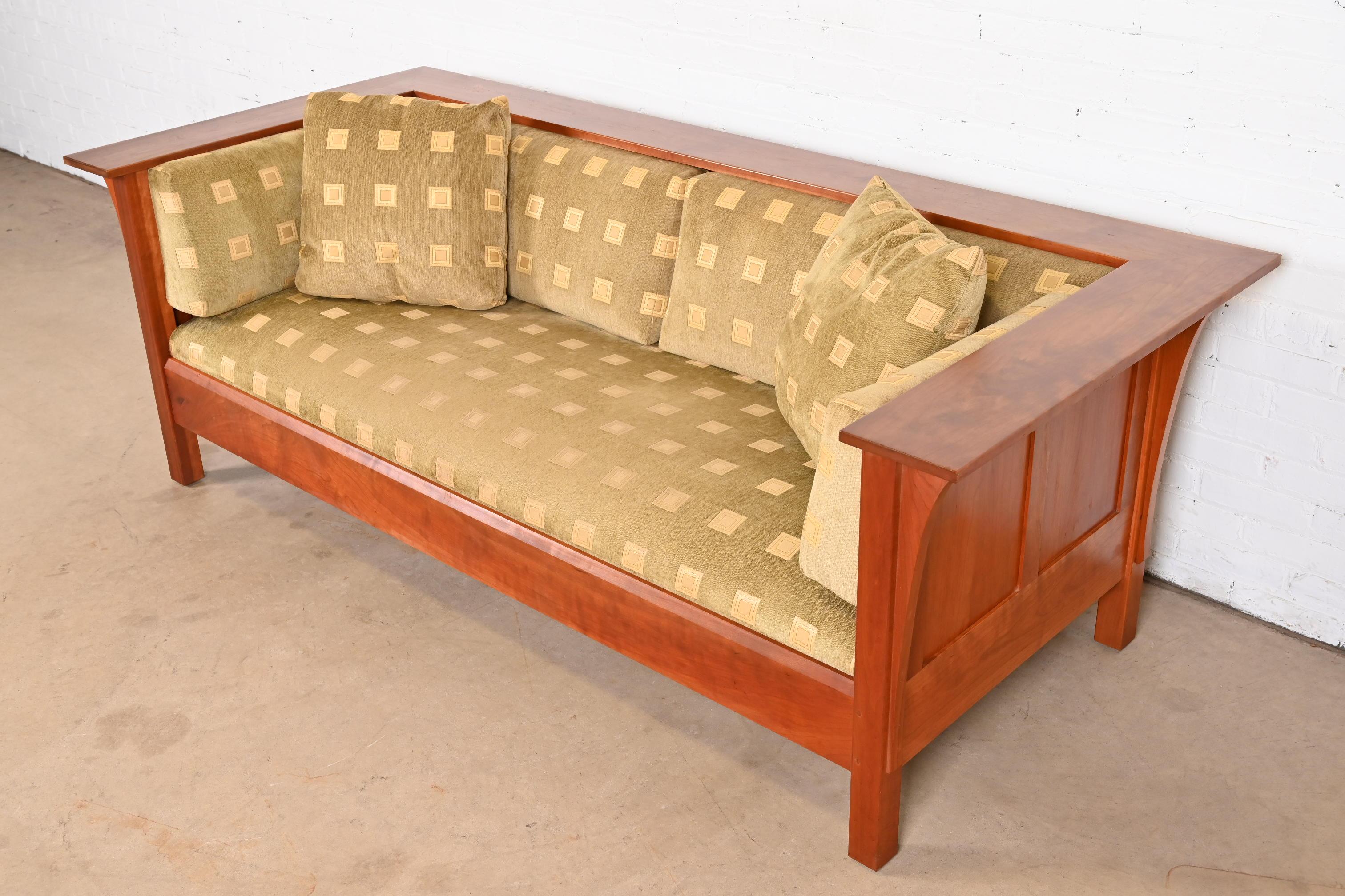 Stickley Mission Arts and Crafts Kirschbaumholz-Sofa im Zustand „Gut“ im Angebot in South Bend, IN