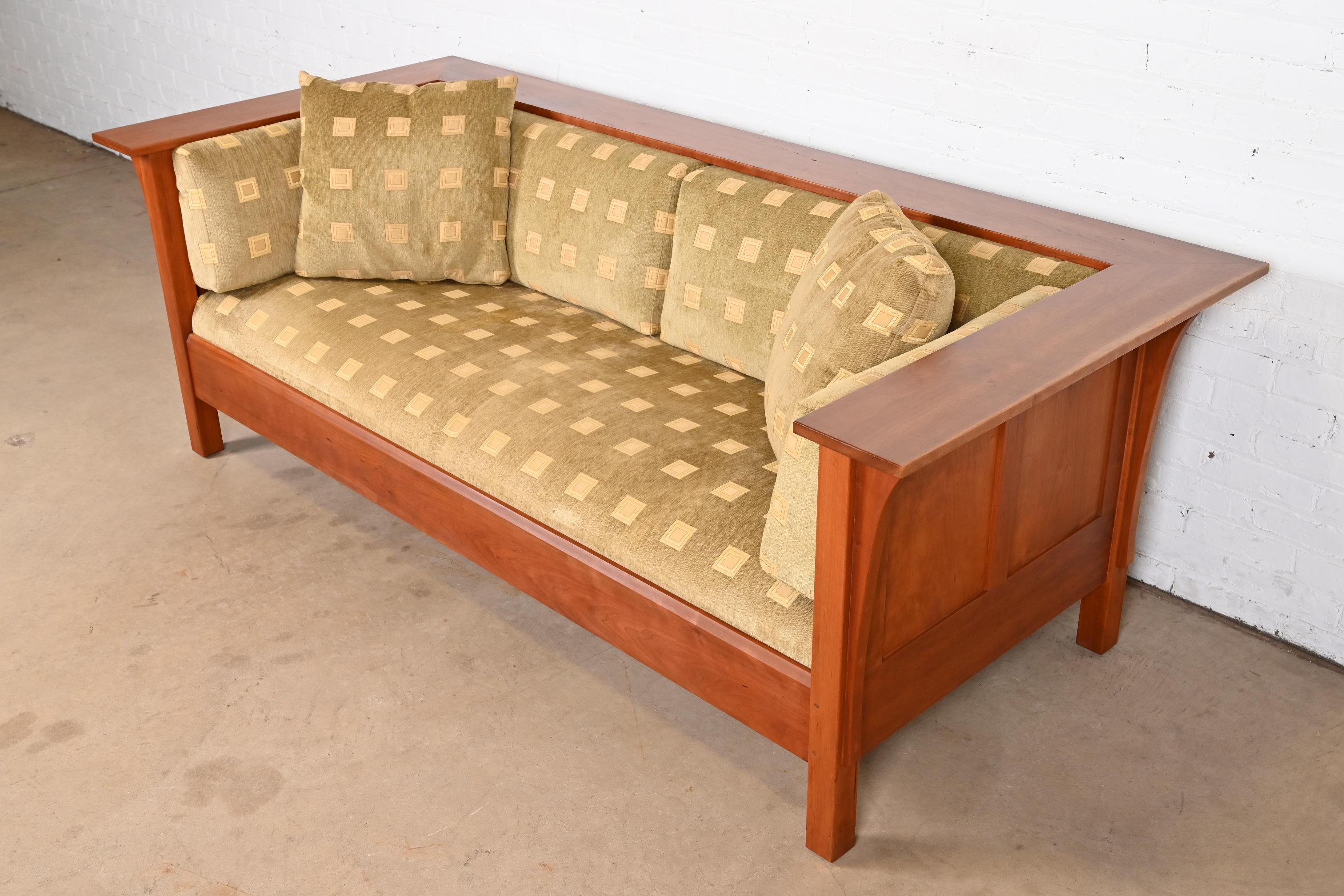 Stickley Mission Arts and Crafts Kirschbaumholz-Sofa im Zustand „Gut“ im Angebot in South Bend, IN
