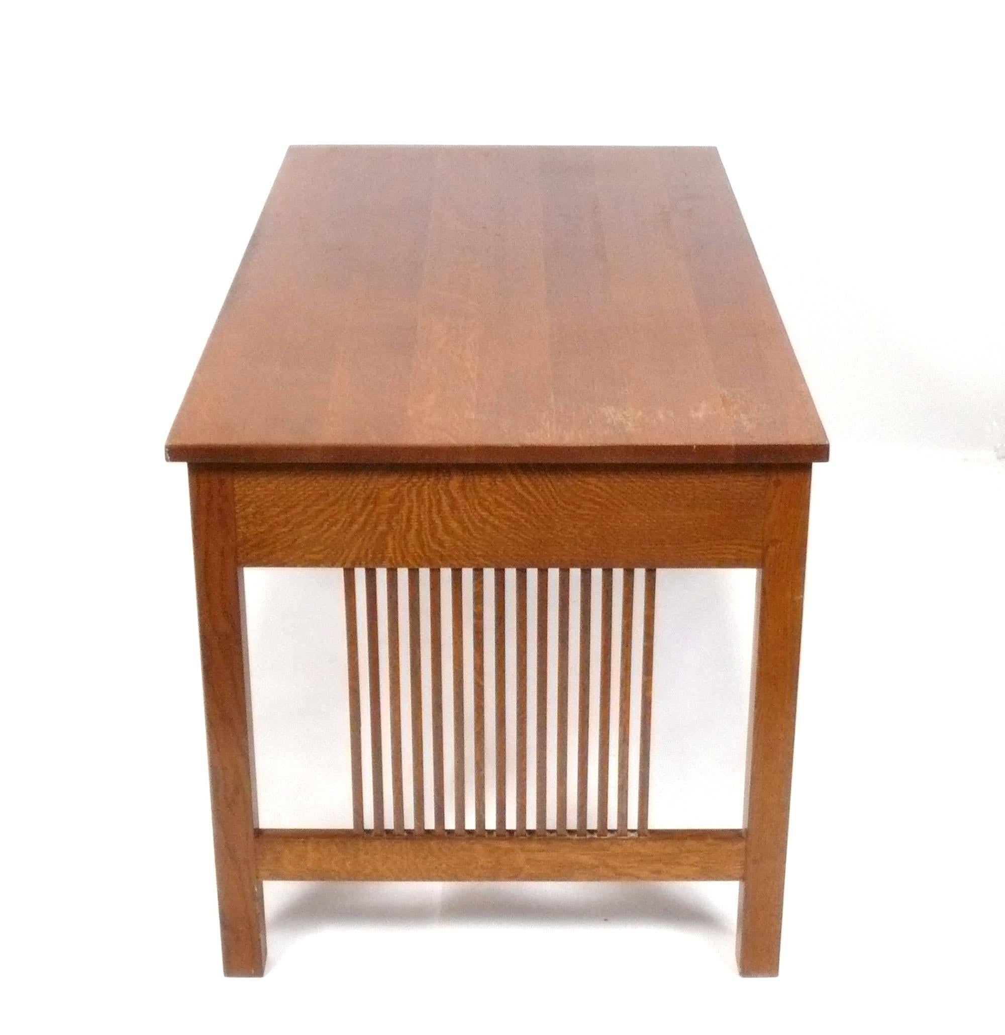 Escritorio Stickley Mission Arts & Crafts de roble Misión en venta