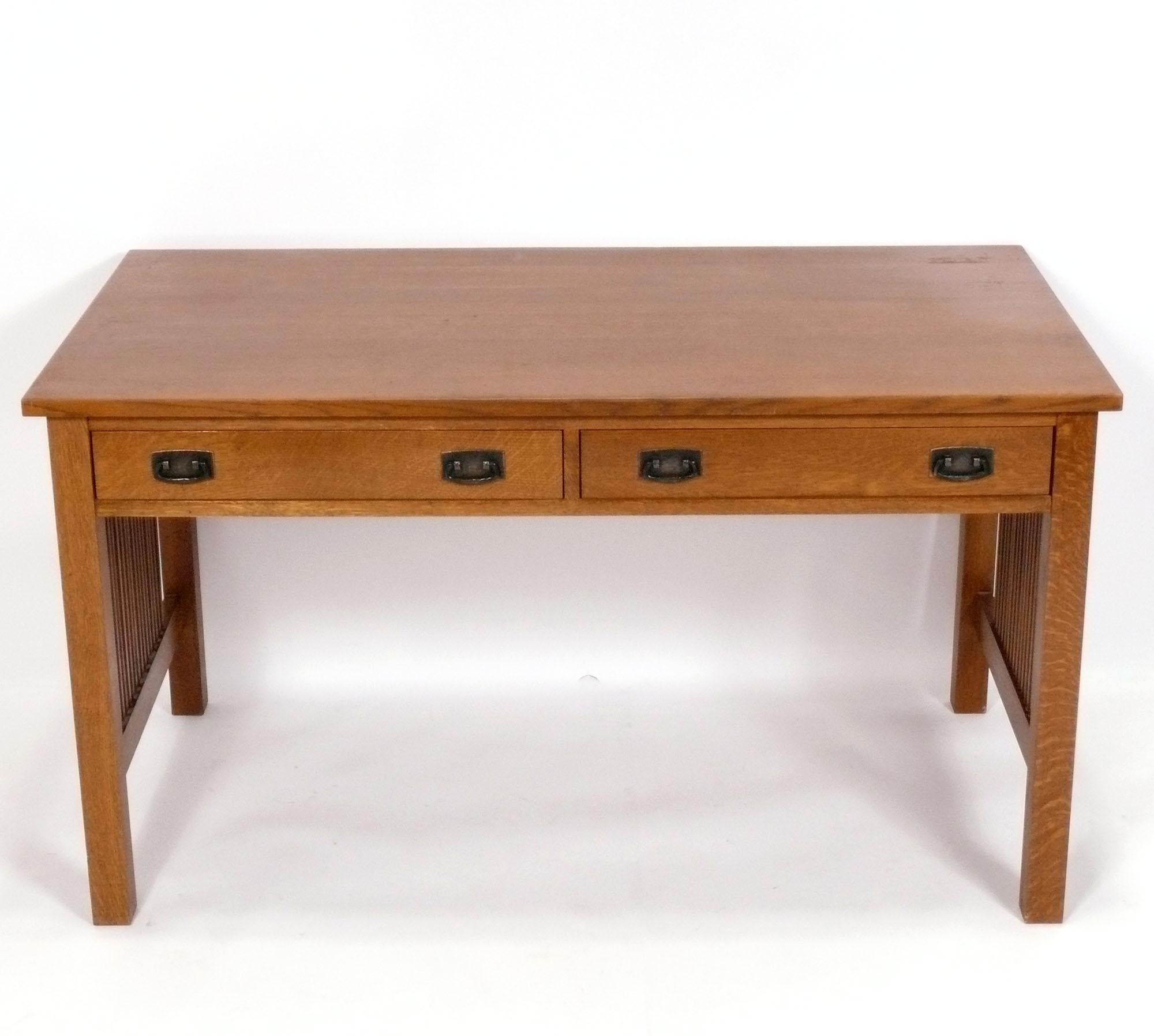 Escritorio Stickley Mission Arts & Crafts de roble Estadounidense en venta