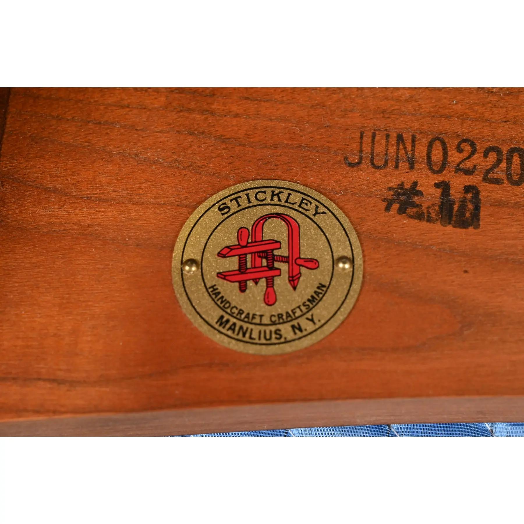 Stickley Mission Arts & Crafts Kirschbaumholz und Leder Fußbank oder Ottomane im Angebot 2