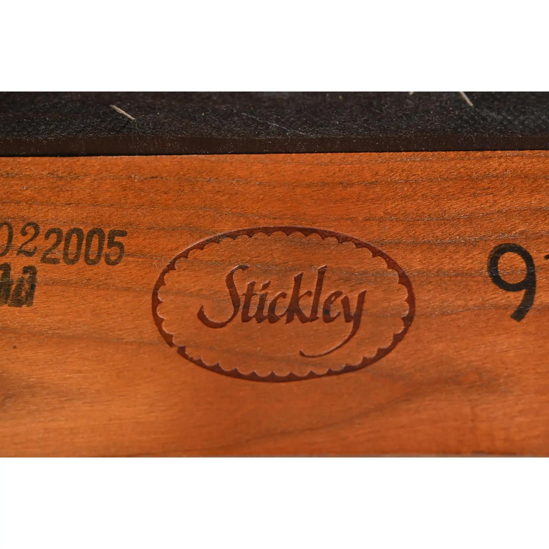 Stickley Mission Arts & Crafts Kirschbaumholz und Leder Fußbank oder Ottomane im Angebot 3