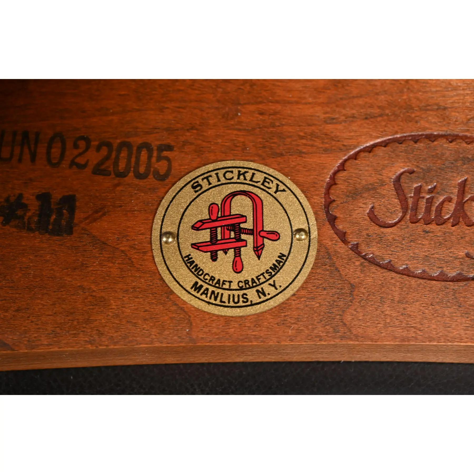 Stickley Mission Arts & Crafts Fußhocker oder Hocker aus Kirschbaumholz und Leder im Angebot 4