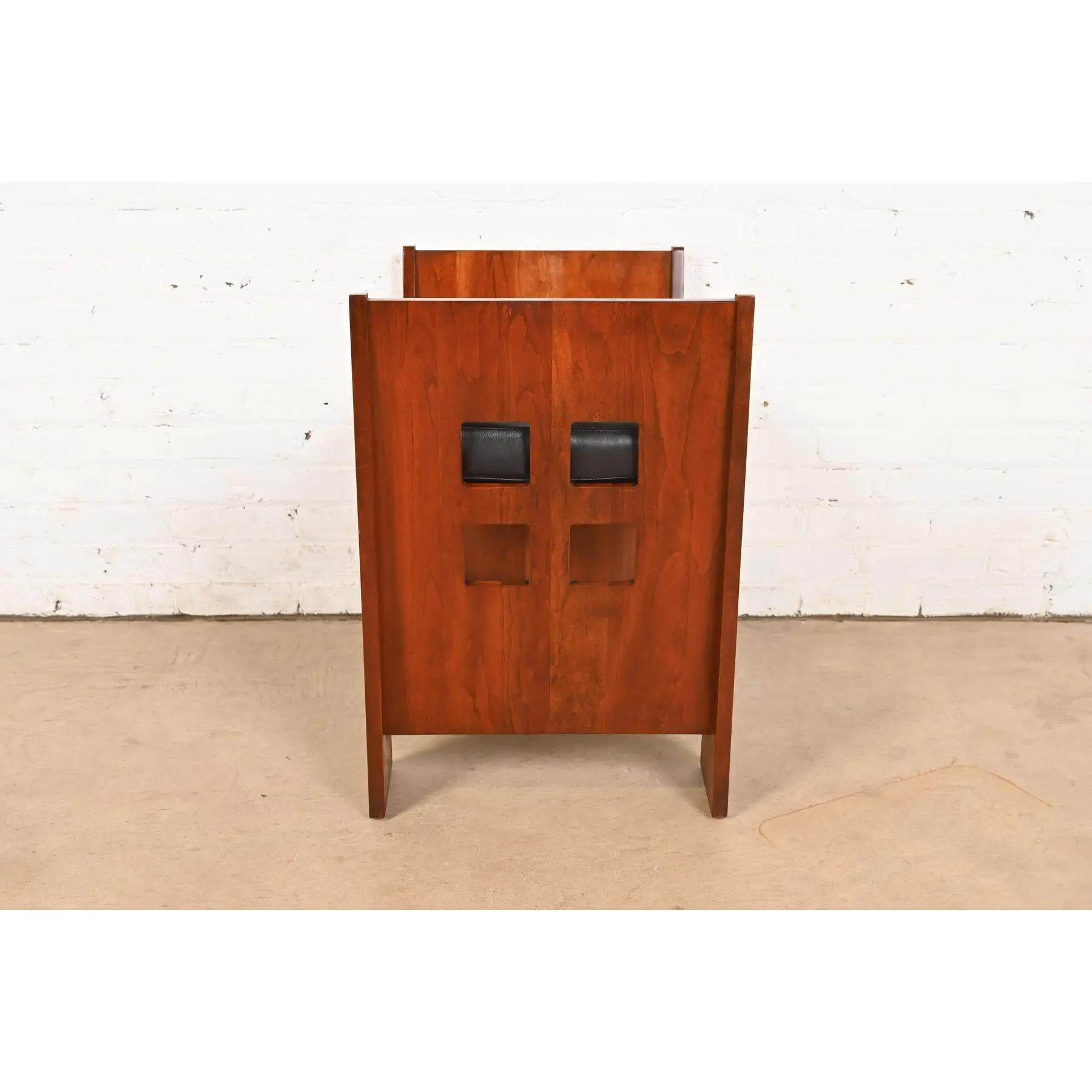Stickley Mission Arts & Crafts Kirschbaumholz und Leder Limbert Bank im Angebot 1