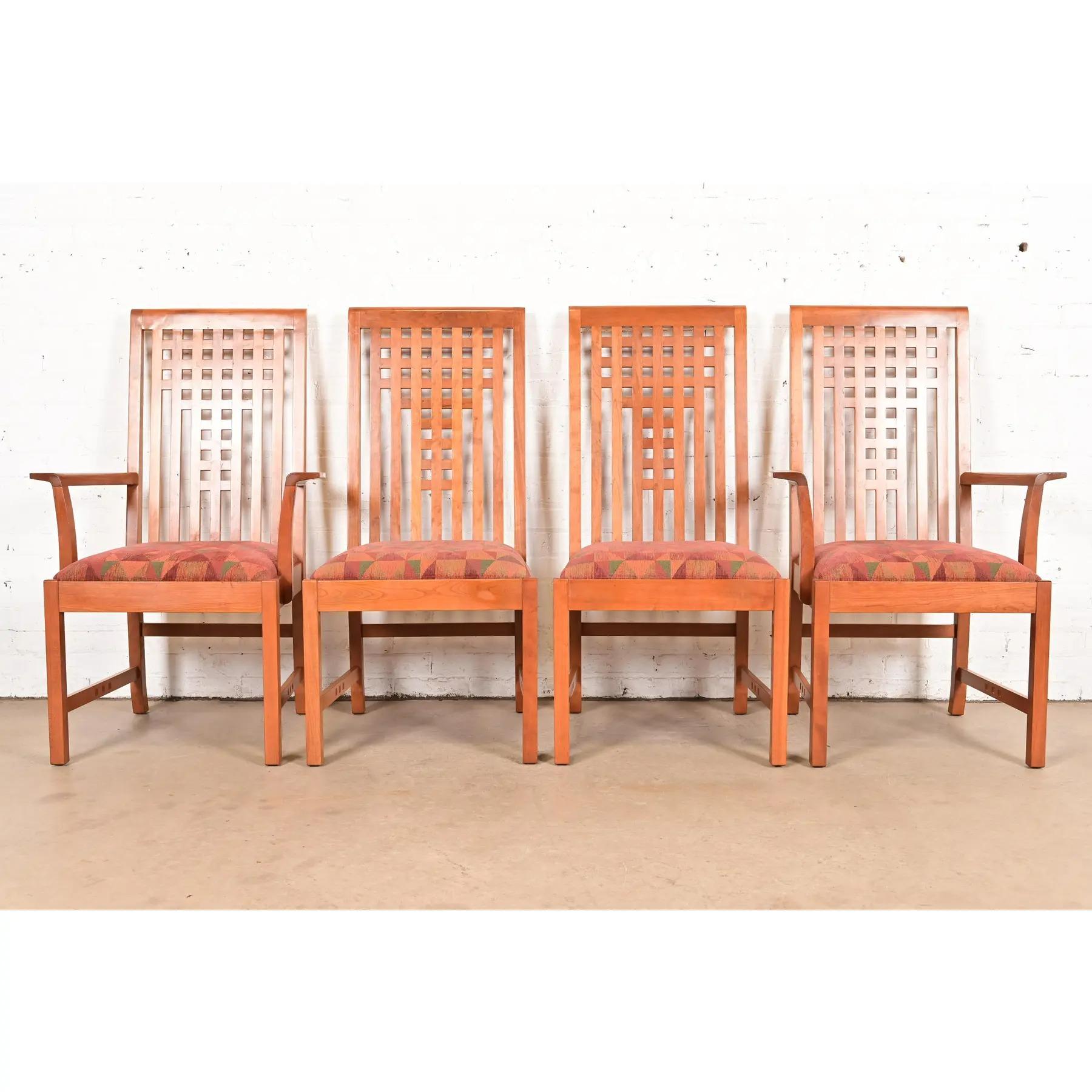 Stickley Mission Arts & Crafts Esszimmerstühle aus Kirschholz, Vierer-Set (Arts and Crafts) im Angebot