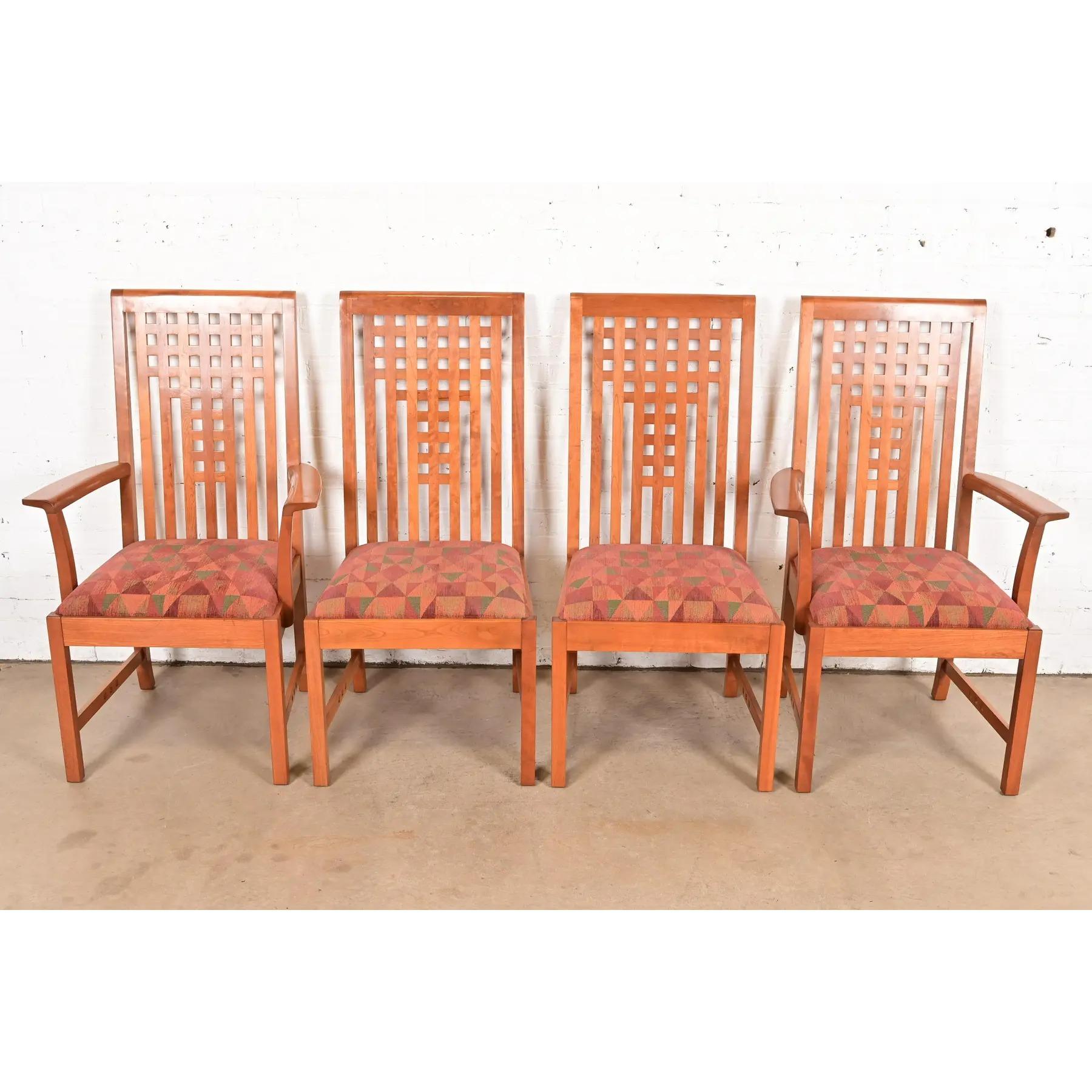 Stickley Mission Arts & Crafts Esszimmerstühle aus Kirschholz, Vierer-Set (amerikanisch) im Angebot