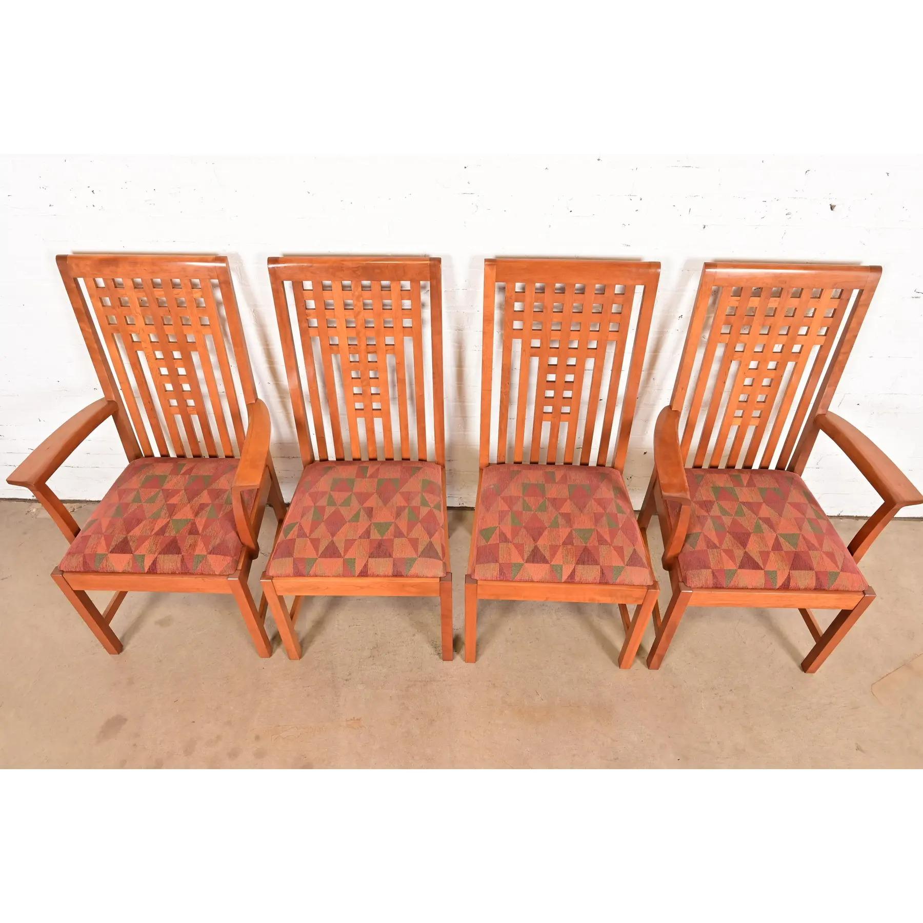 Stickley Mission Arts & Crafts Esszimmerstühle aus Kirschholz, Vierer-Set (21. Jahrhundert und zeitgenössisch) im Angebot