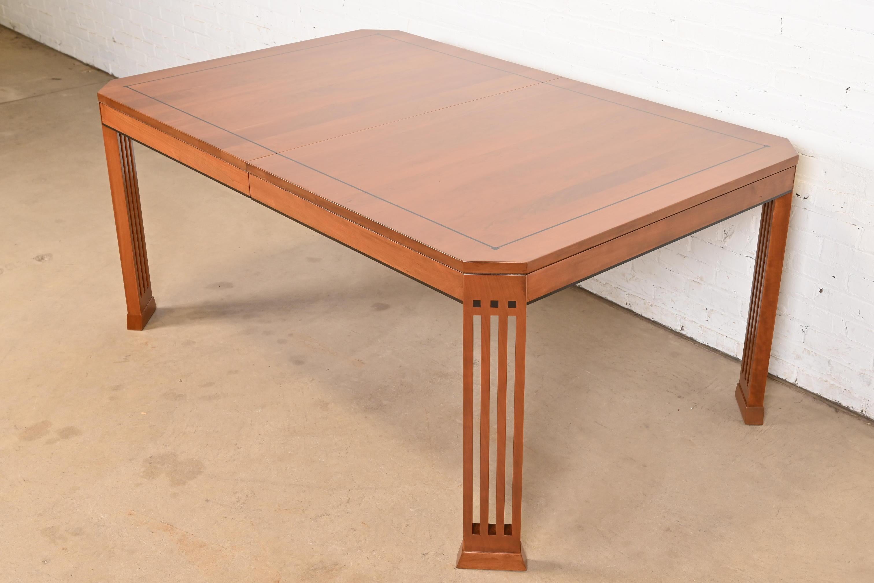 Stickley Mission Arts & Crafts Cherry Wood Extension Dining Table, Refinished en vente 1