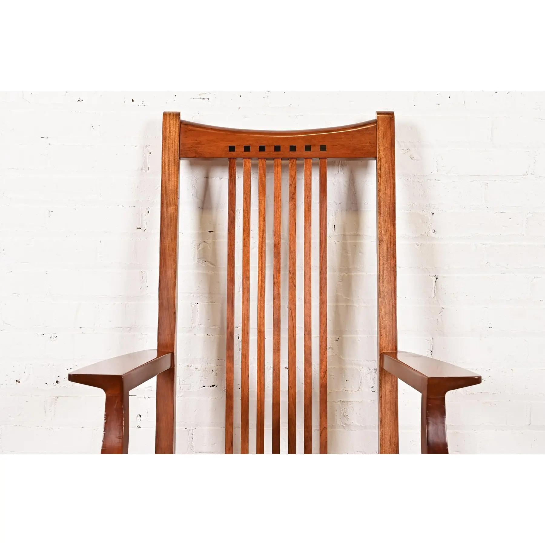 Pelle Stickley Mission Arts & Crafts - Sedie da pranzo con schienale alto e fuso in legno di ciliegio in vendita