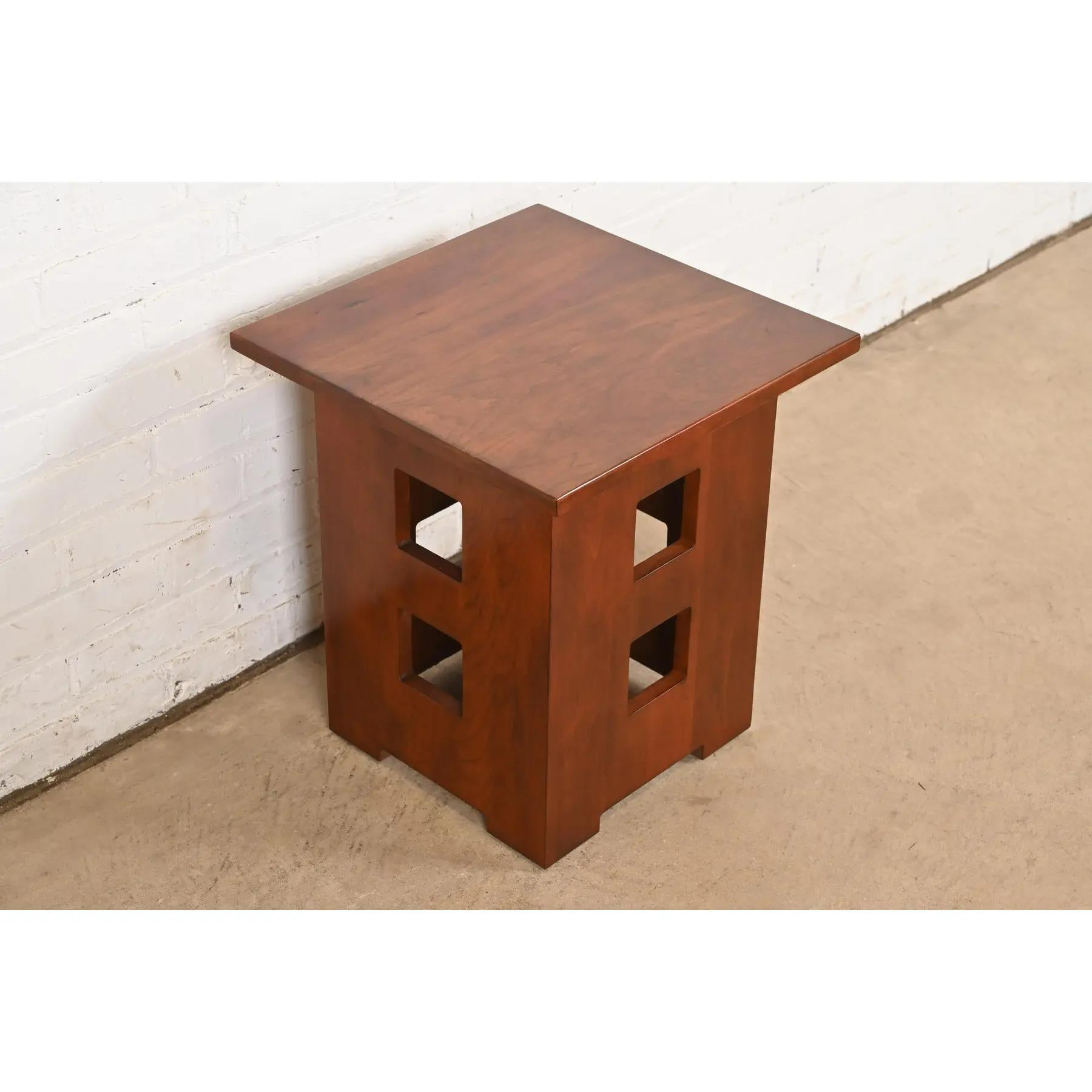 Arts and Crafts Table Tabouret Stickley Mission Arts & Crafts en cerisier Wood Limbert Cutout en vente