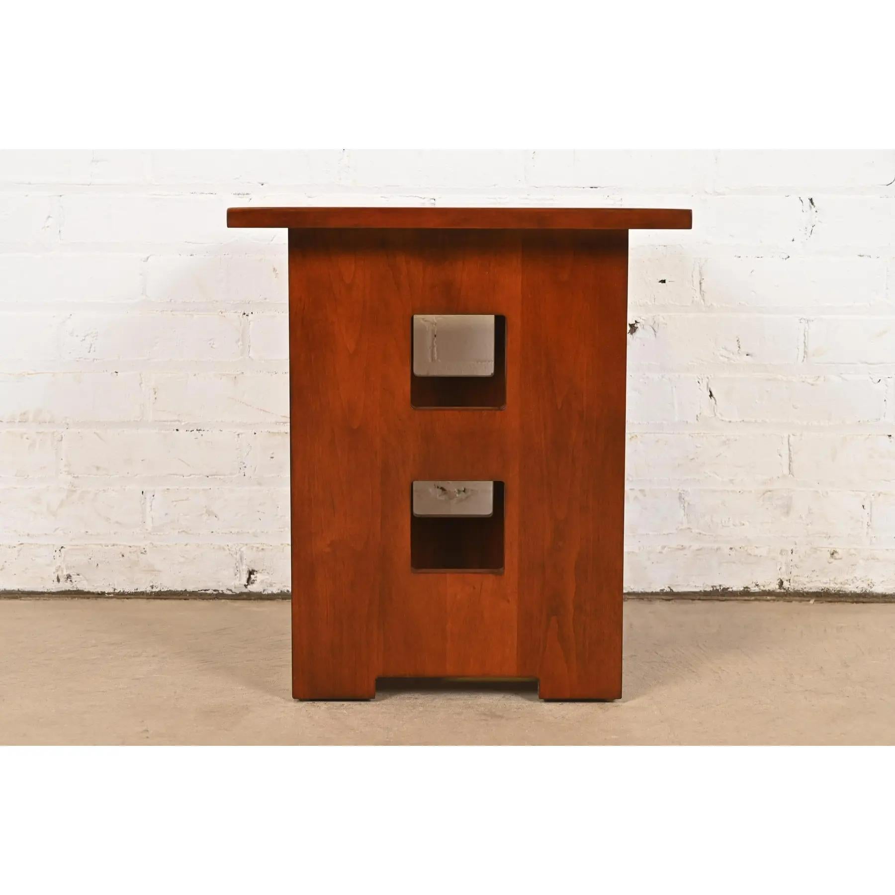 Américain Table Tabouret Stickley Mission Arts & Crafts en cerisier Wood Limbert Cutout en vente