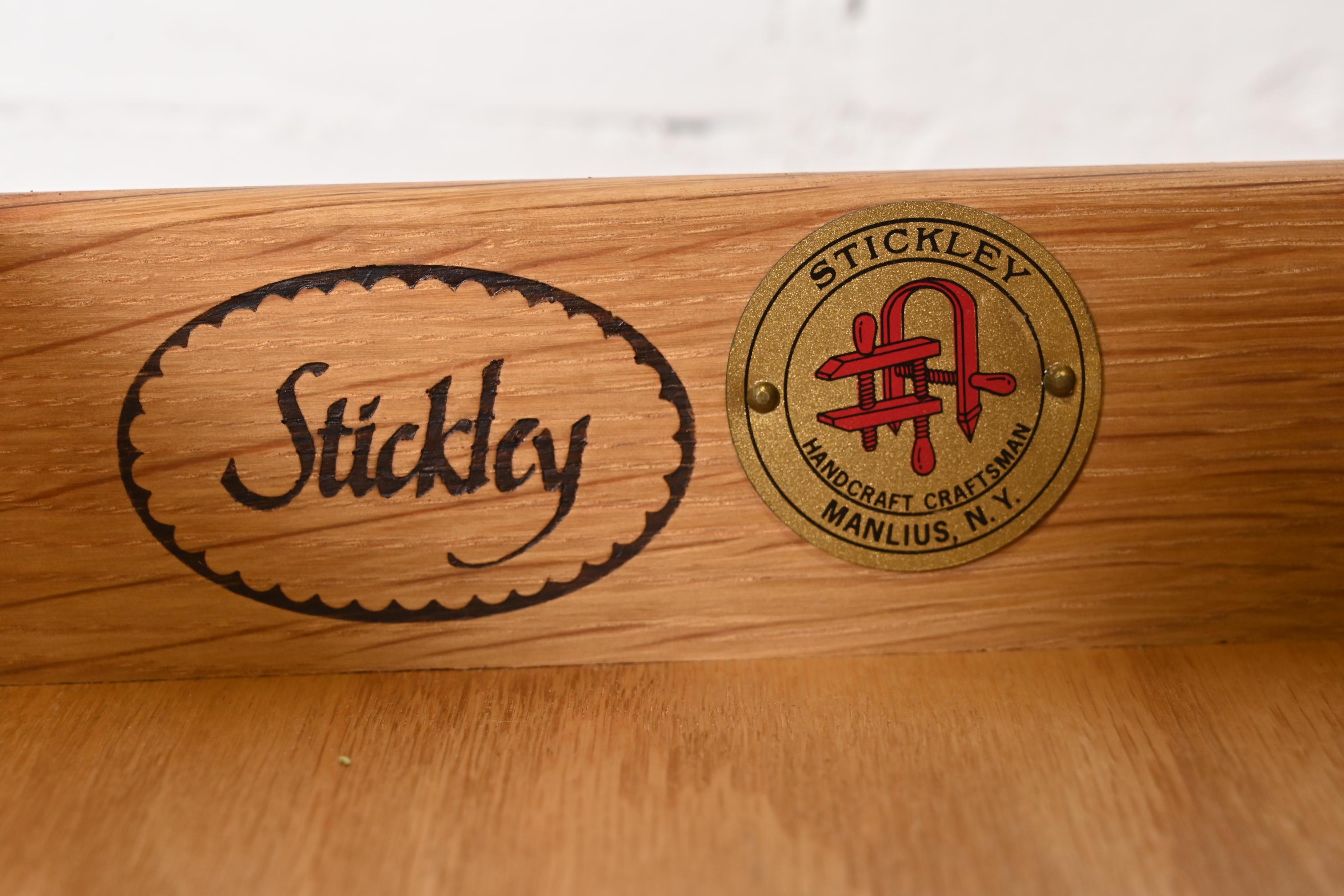 Stickley Mission Arts & Crafts Kirschbaumholz-Nachttische oder Beistelltische, Paar 1