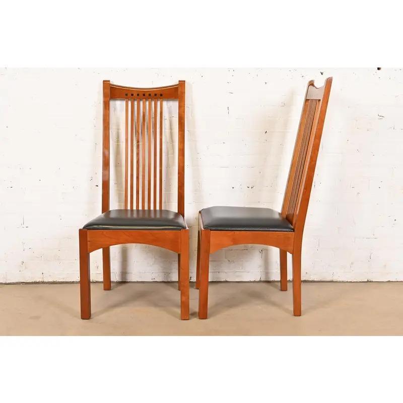 Stickley Mission Arts & Crafts Cherry Wood Side Chairs or Dining Chairs, Pair in vendita 3