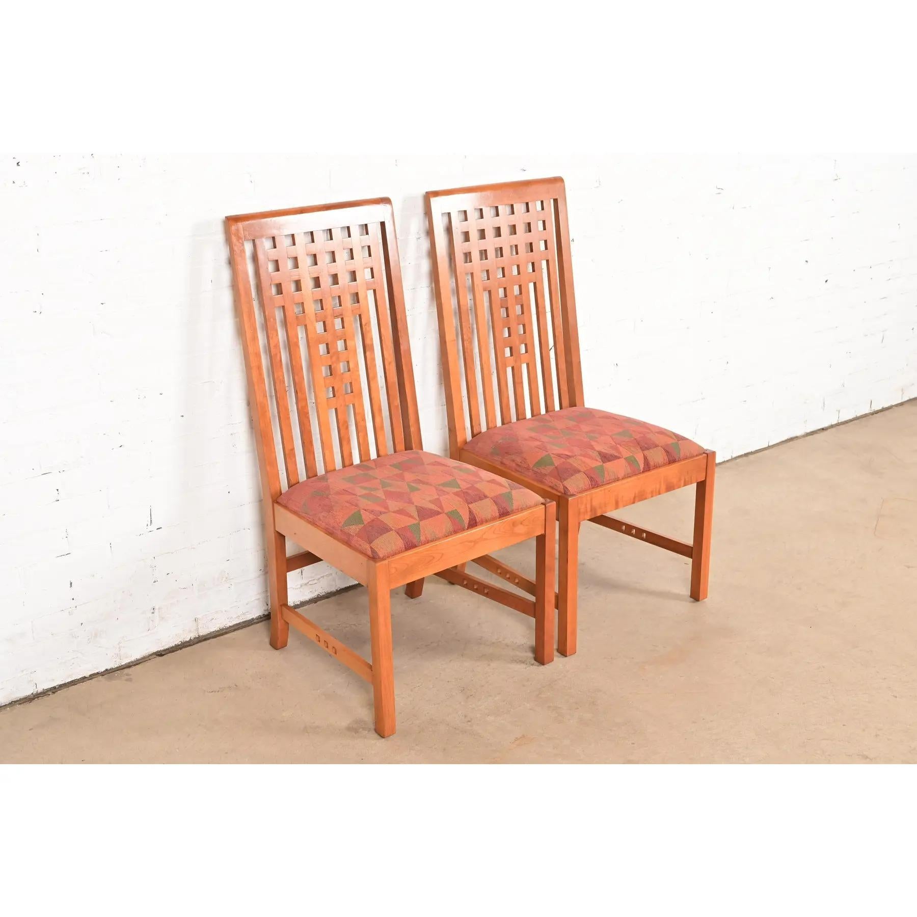 Stickley Mission Arts & Crafts Kirschholz Beistellstühle oder Esszimmerstühle, Paar im Zustand „Gut“ im Angebot in South Bend, IN