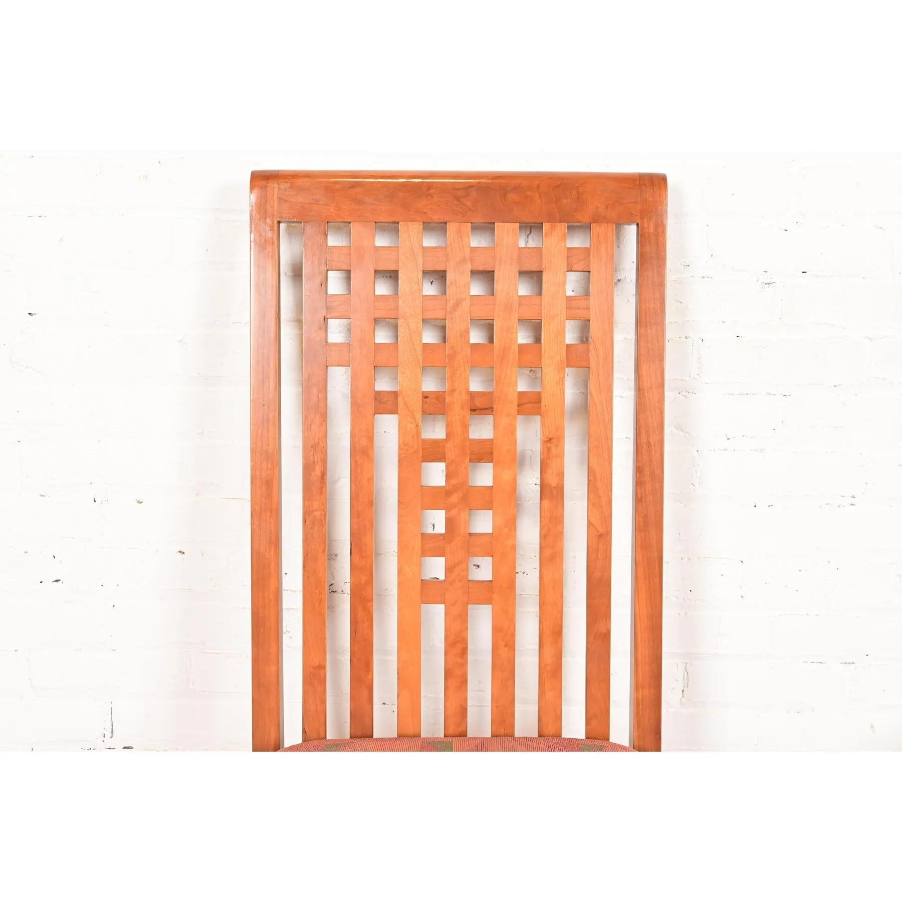 Stickley Mission Arts & Crafts Kirschholz Beistellstühle oder Esszimmerstühle, Paar (Polster) im Angebot