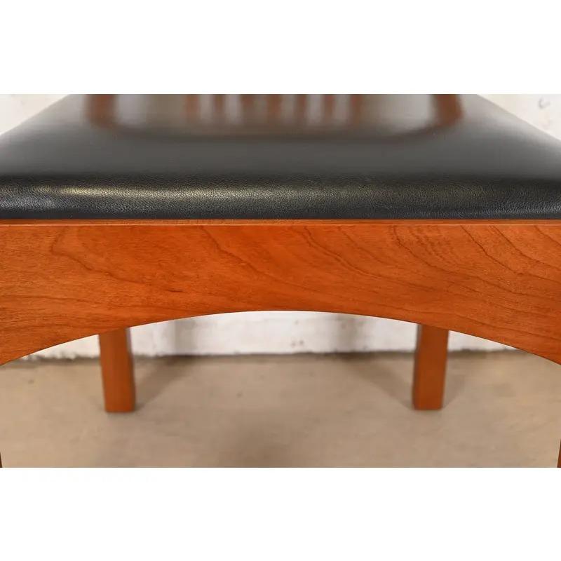 Stickley Mission Arts & Crafts Cherry Wood Side Chairs or Dining Chairs, Pair in vendita 2