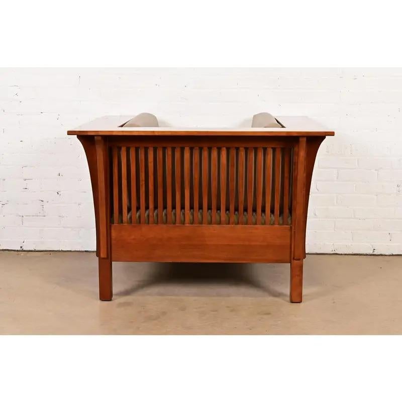 Chaise longue à fuseau en bois de cerisier Stickley Mission Arts & Crafts en vente 4