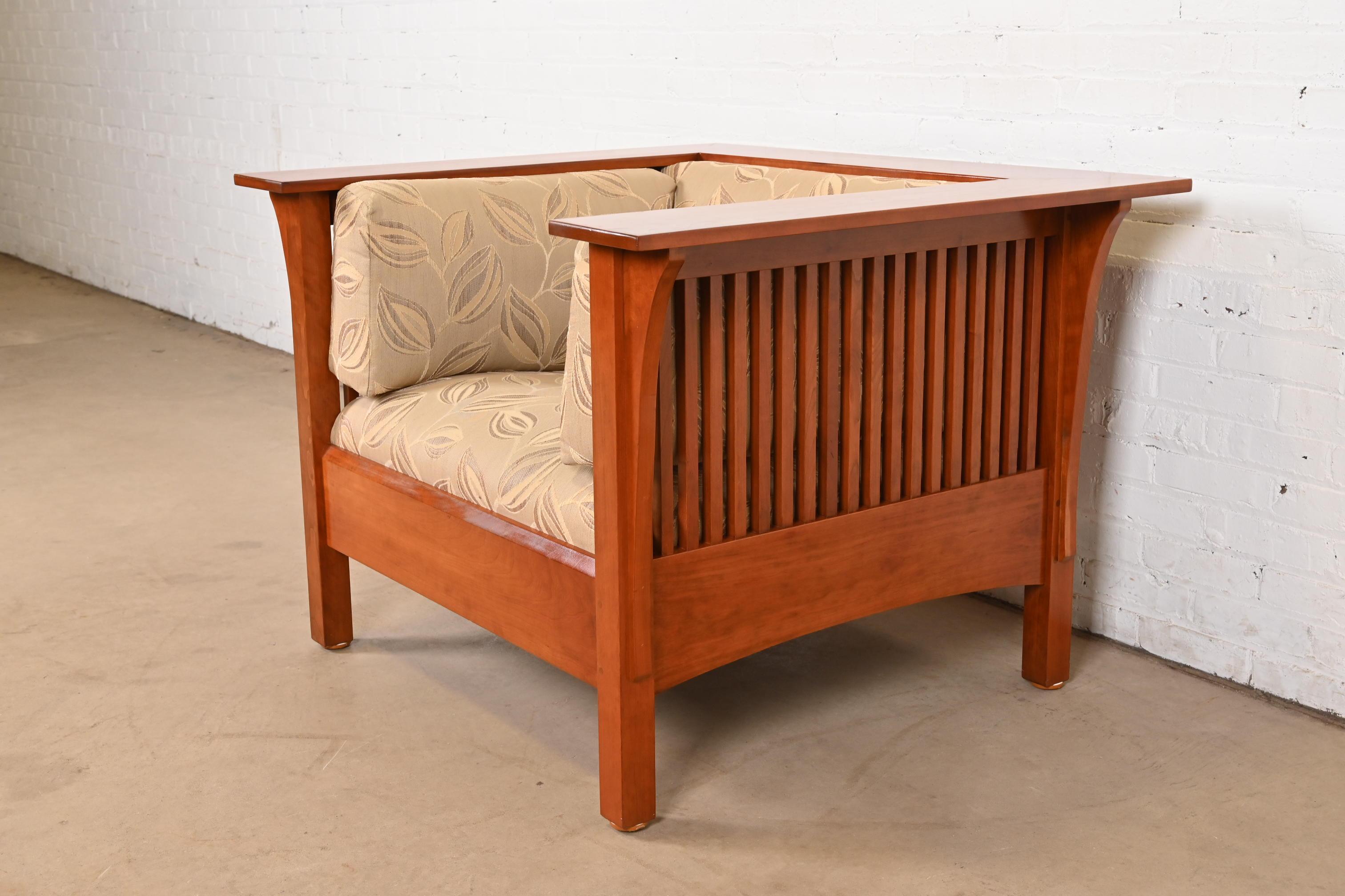 Arts and Crafts Stickley Mission Arts & Crafts Cherry Wood Spindle Lounge Chair For Sale