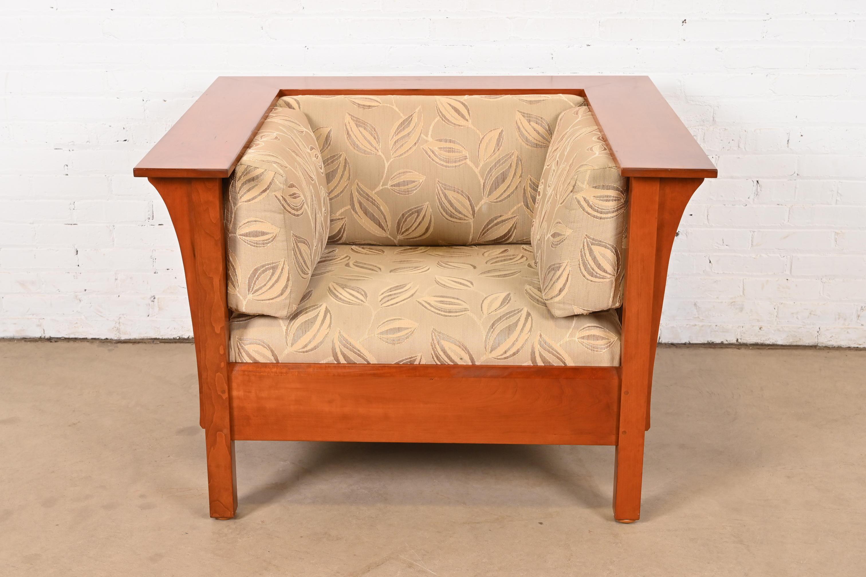 American Stickley Mission Arts & Crafts Cherry Wood Spindle Lounge Chair For Sale