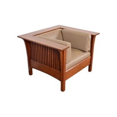 Silla de salón Stickley Mission Arts & Crafts de madera de cerezo con husillo