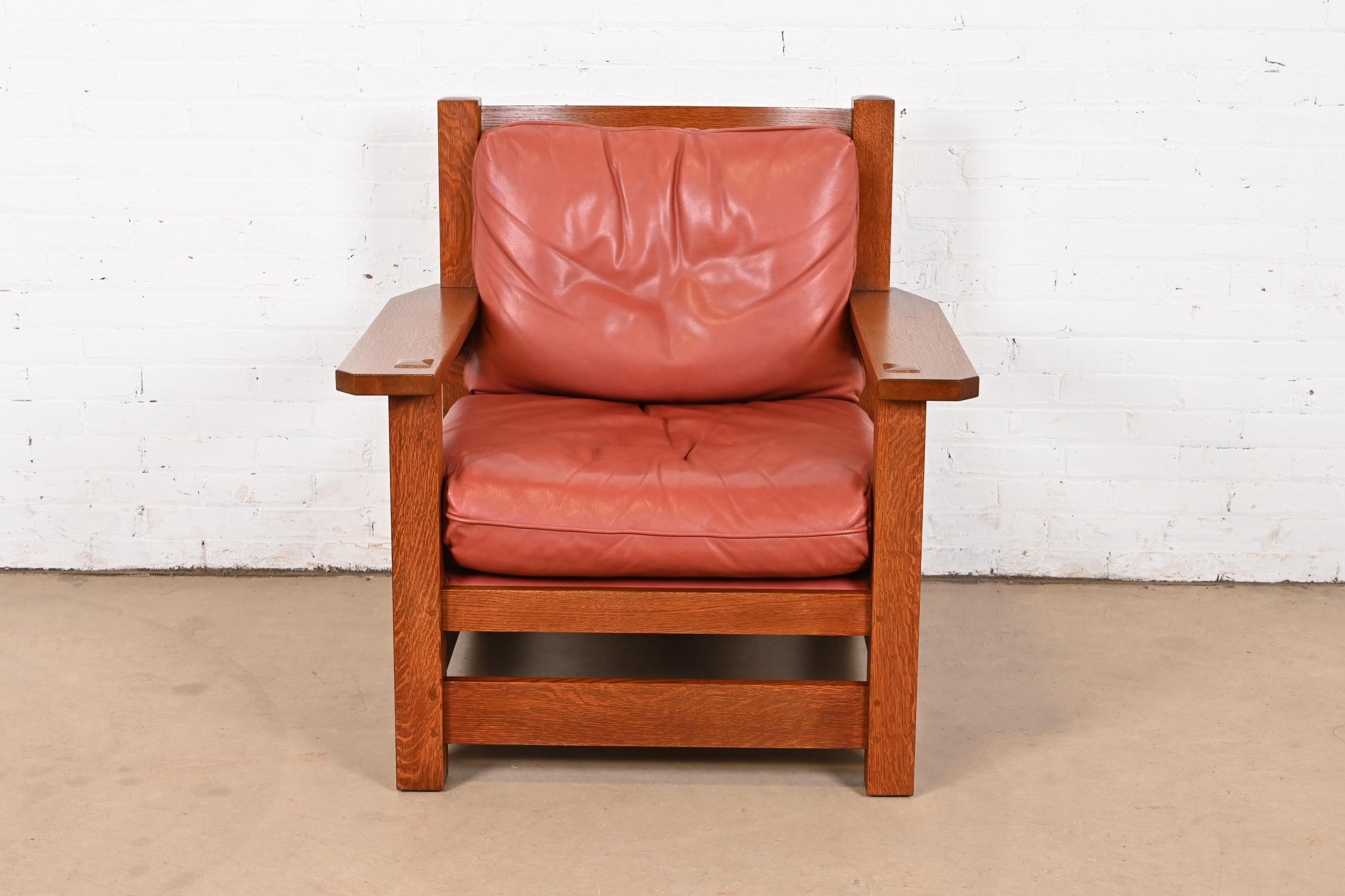 Stickley Mission Arts & Crafts Oak and Leather Lounge Chair In Good Condition For Sale In South Bend, IN