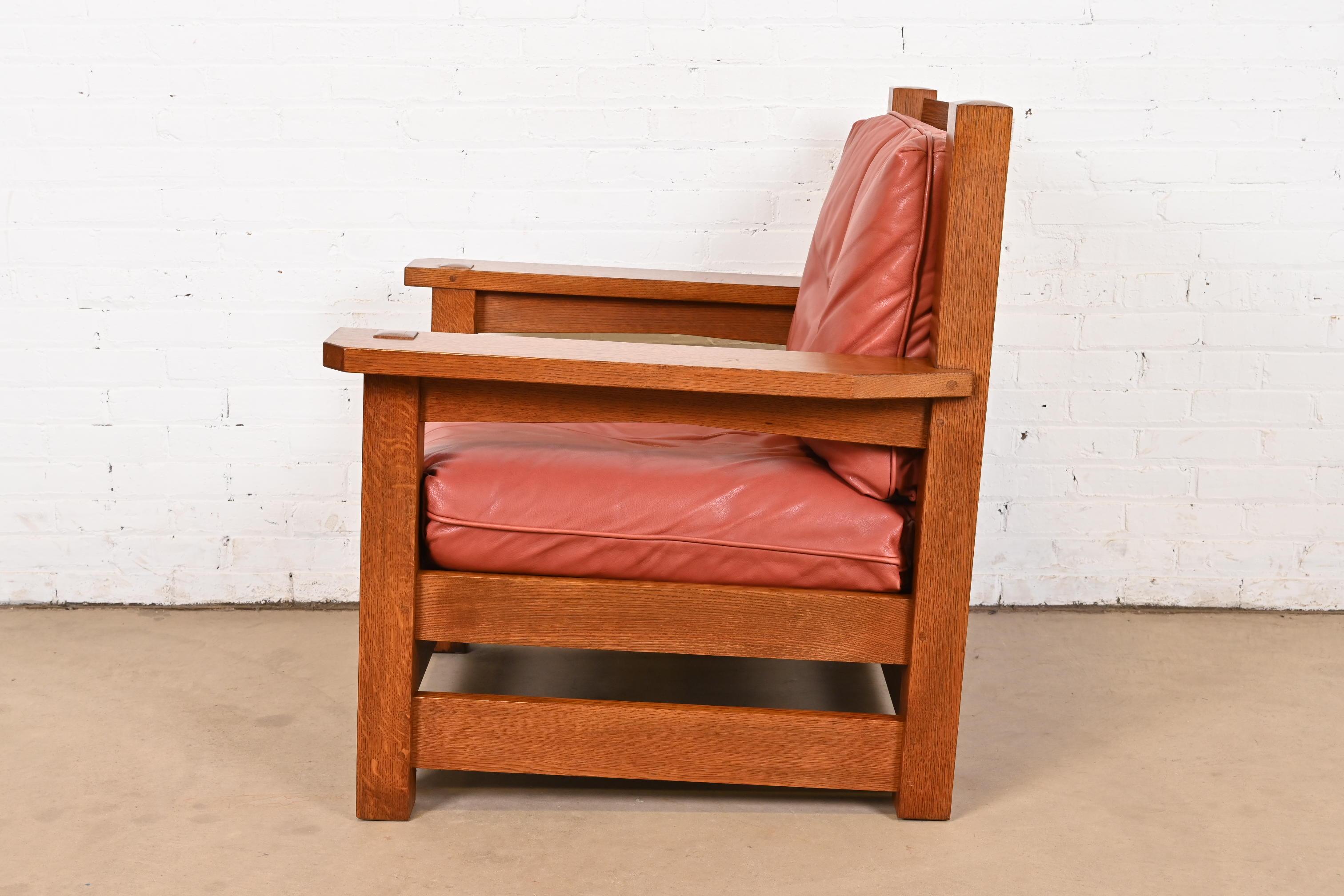 Stickley Mission Arts & Crafts Oak and Leather Lounge Chair For Sale 3