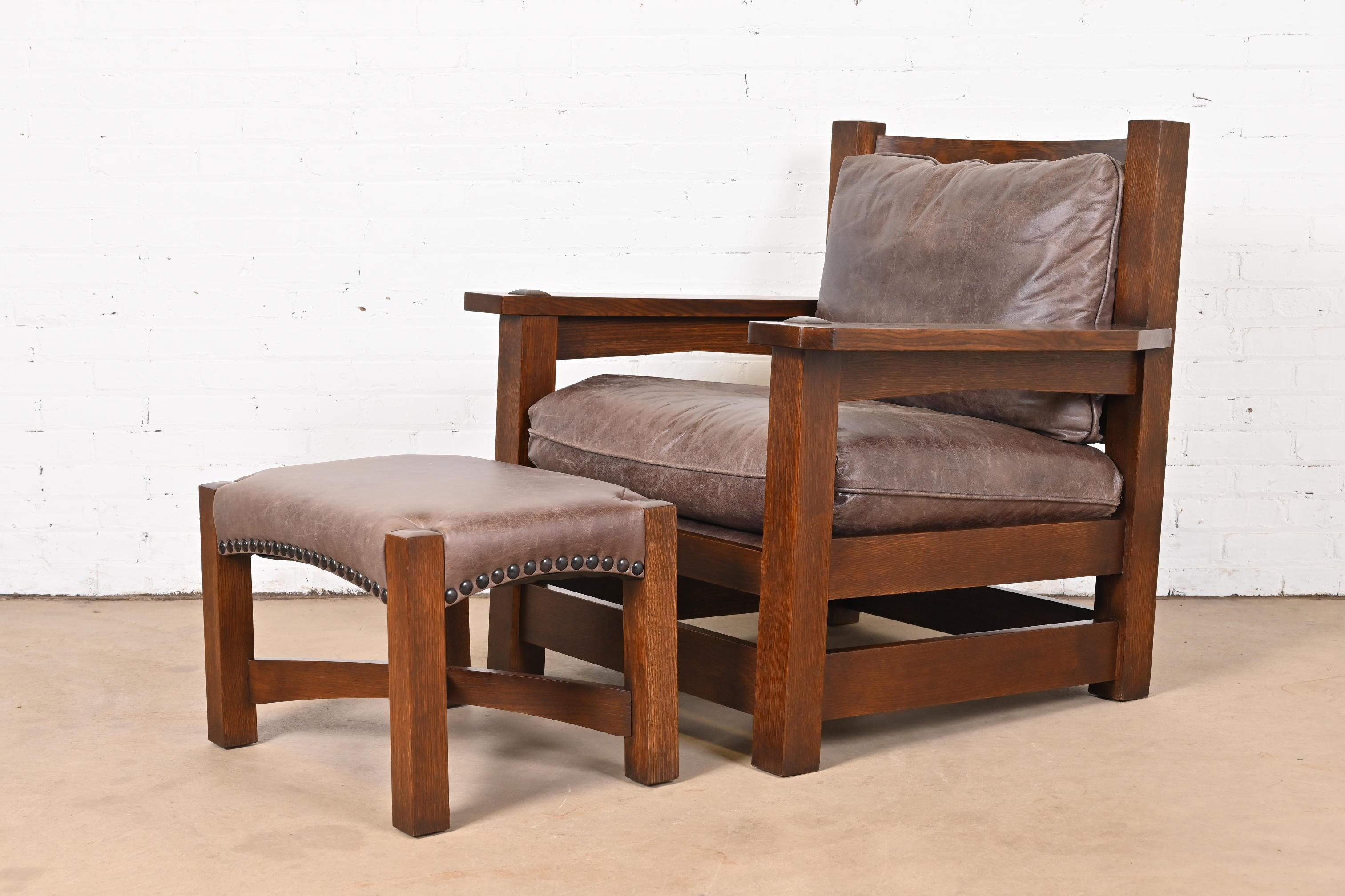 An exceptional Mission or Arts & Crafts style lounge chair with ottoman

By L. & J.G. Stickley

USA, Circa Late 20th Century

Solid quarter sawn oak, with brown leather upholstered seat and back cushions.

Measures:
Chair - 36