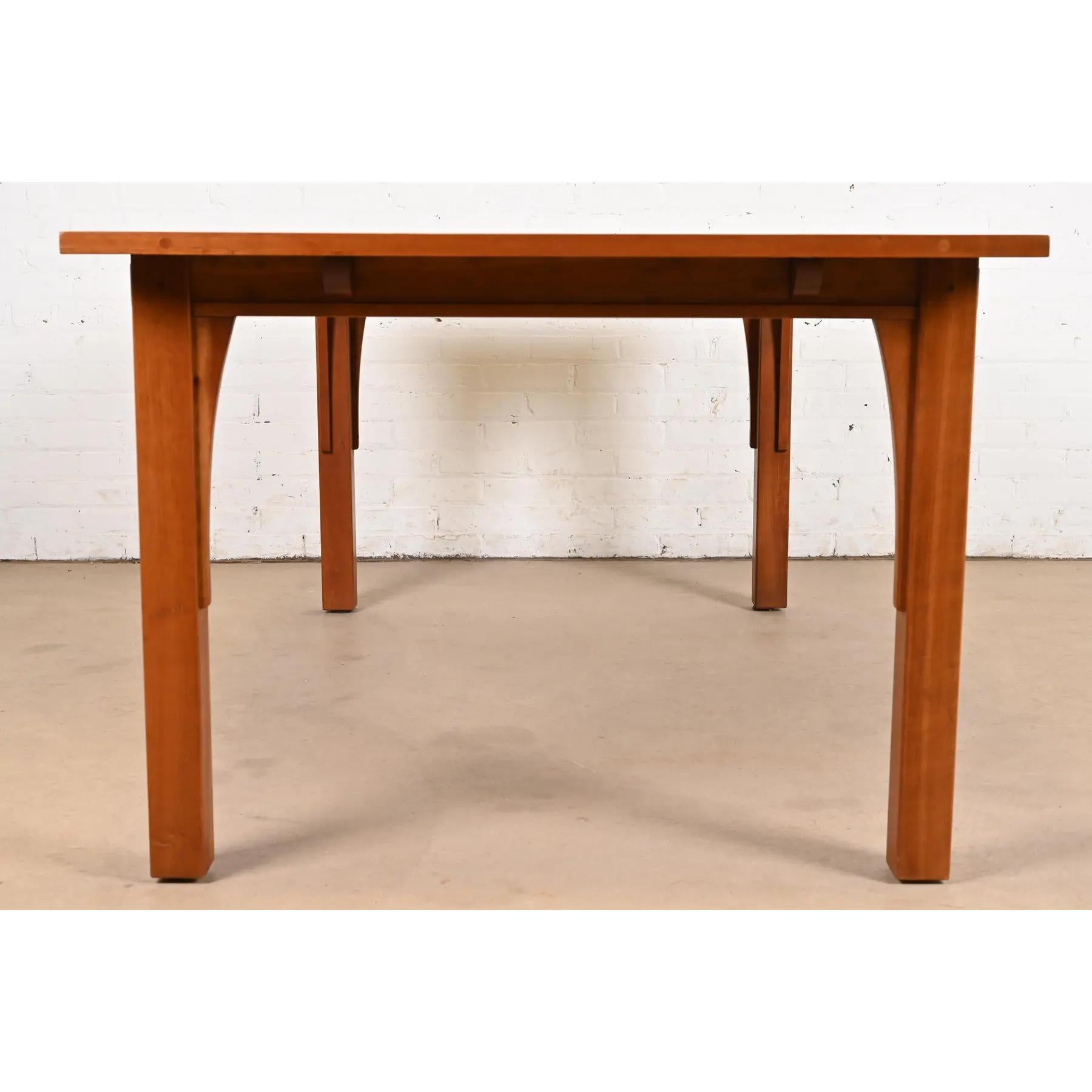 Stickley Mission Arts & Crafts Ausziehbarer Esstisch aus massivem Kirschbaumholz im Angebot 4
