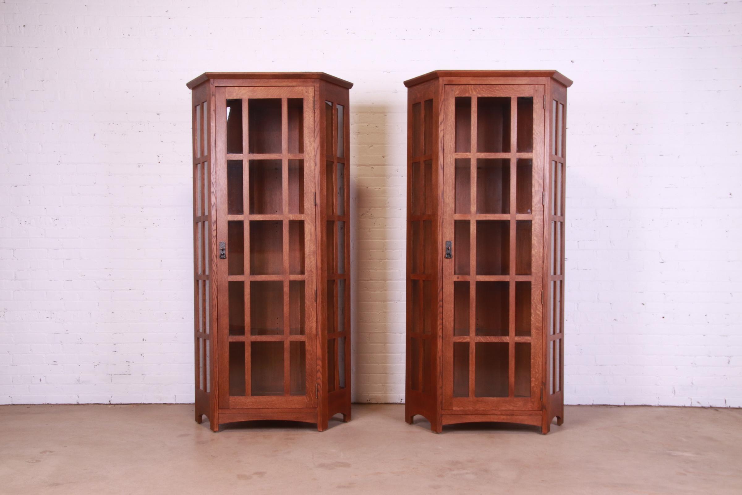 Stickley Mission Oak Arts & Crafts Lighted Corner Cabinet 5