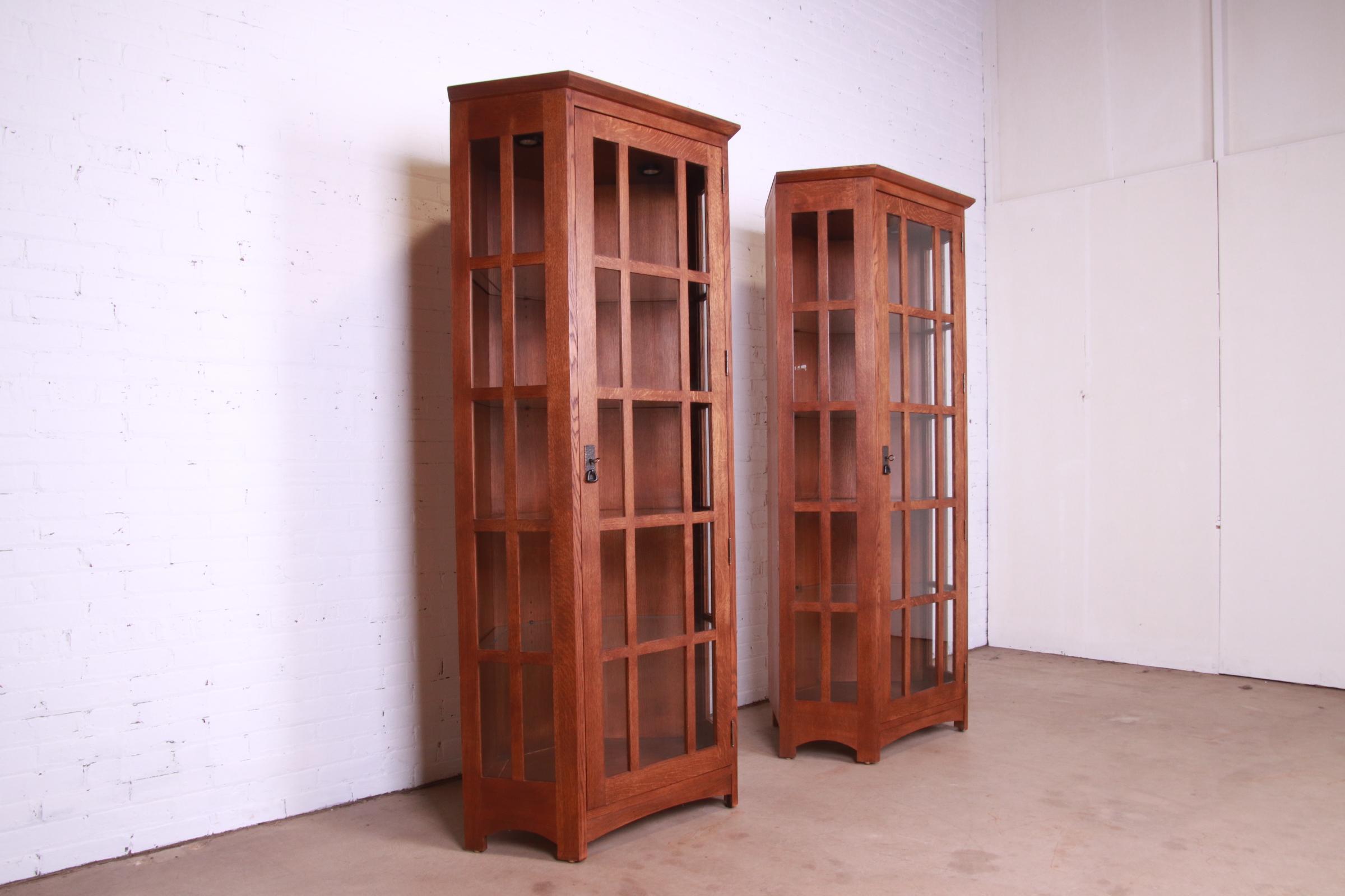 Stickley Mission Oak Arts and Crafts Lighted Corner Cabinets, Pair In Good Condition In South Bend, IN