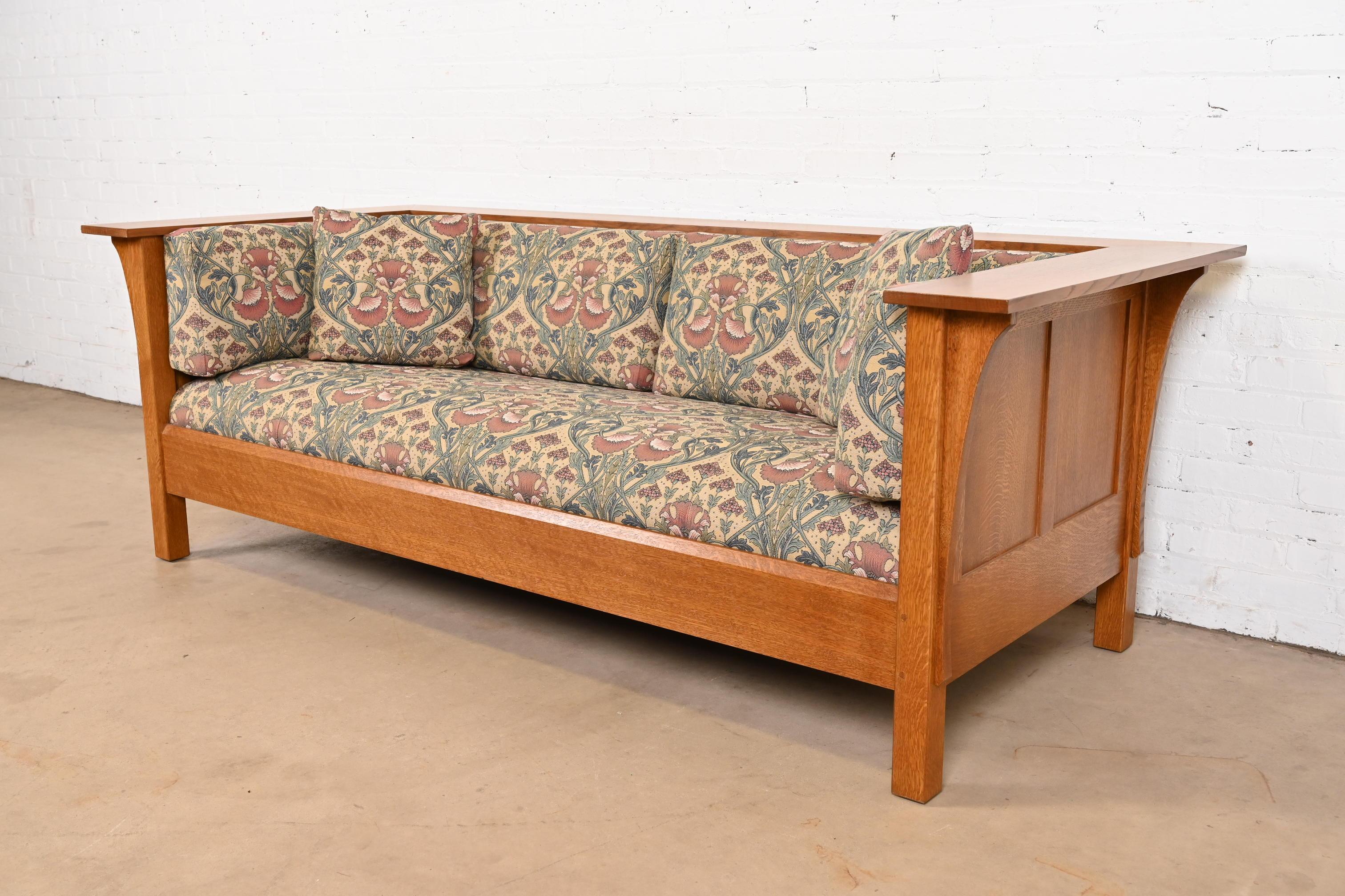 Stickley Mission Oak Arts and Crafts Settle Sofa In Good Condition For Sale In South Bend, IN