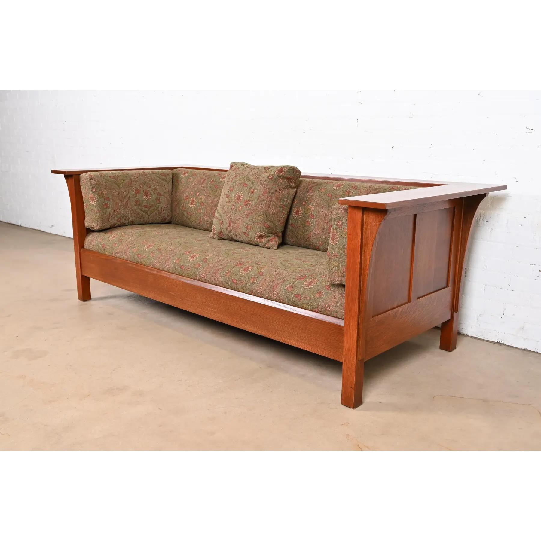 Stickley Mission Oak Arts and Crafts Settle Sofa In Good Condition In South Bend, IN