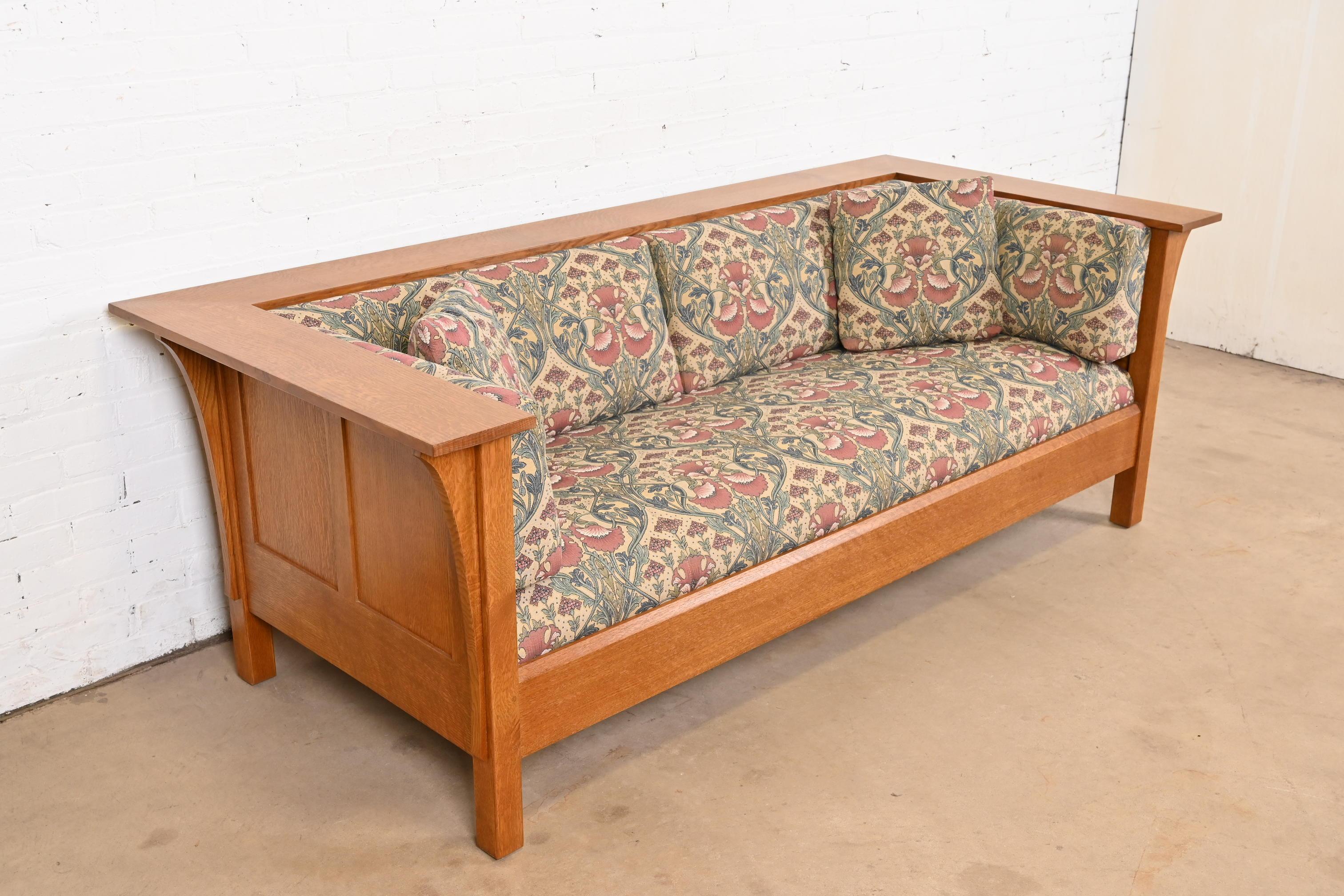 Contemporary Stickley Mission Oak Arts and Crafts Settle Sofa For Sale