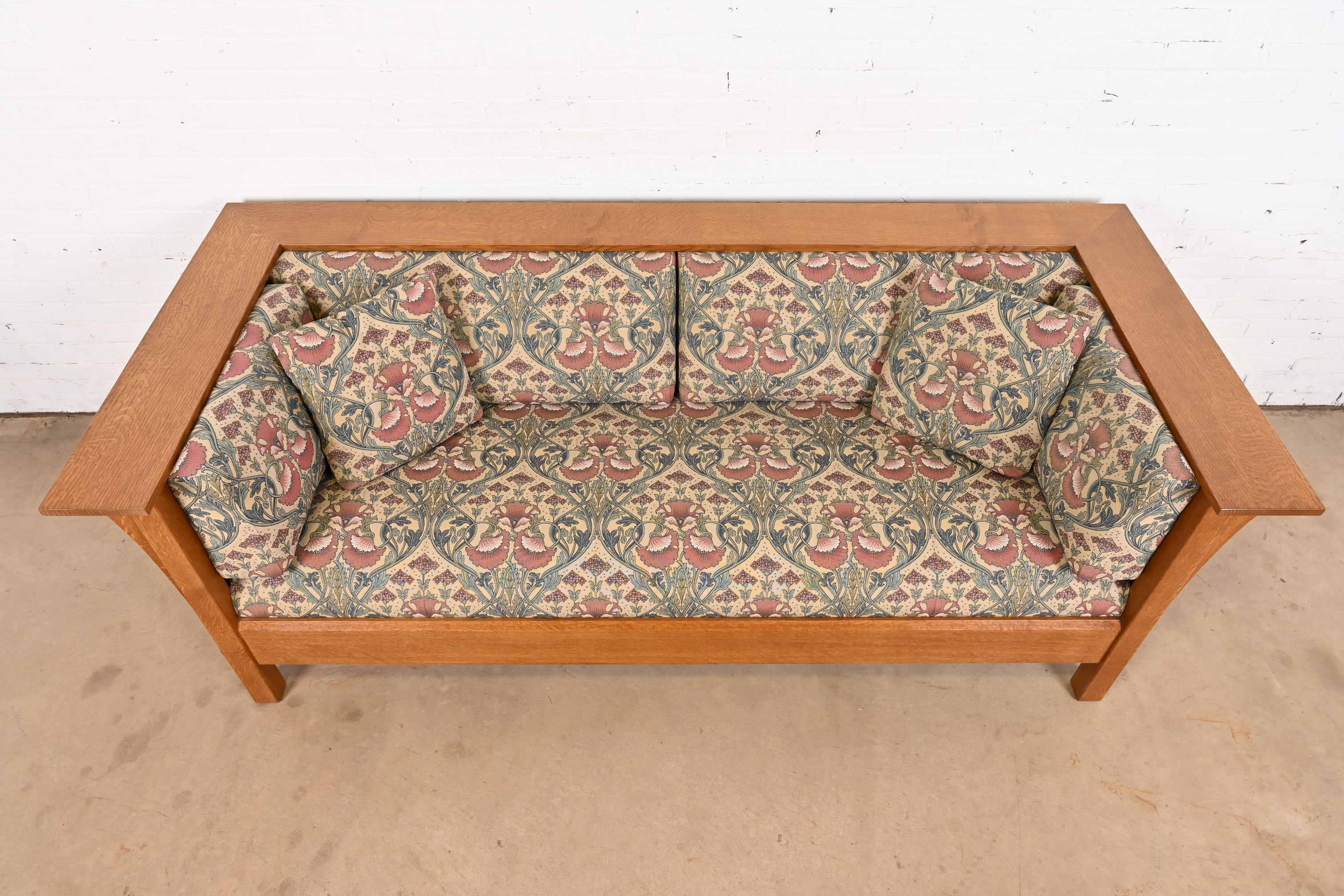Upholstery Stickley Mission Oak Arts and Crafts Settle Sofa For Sale