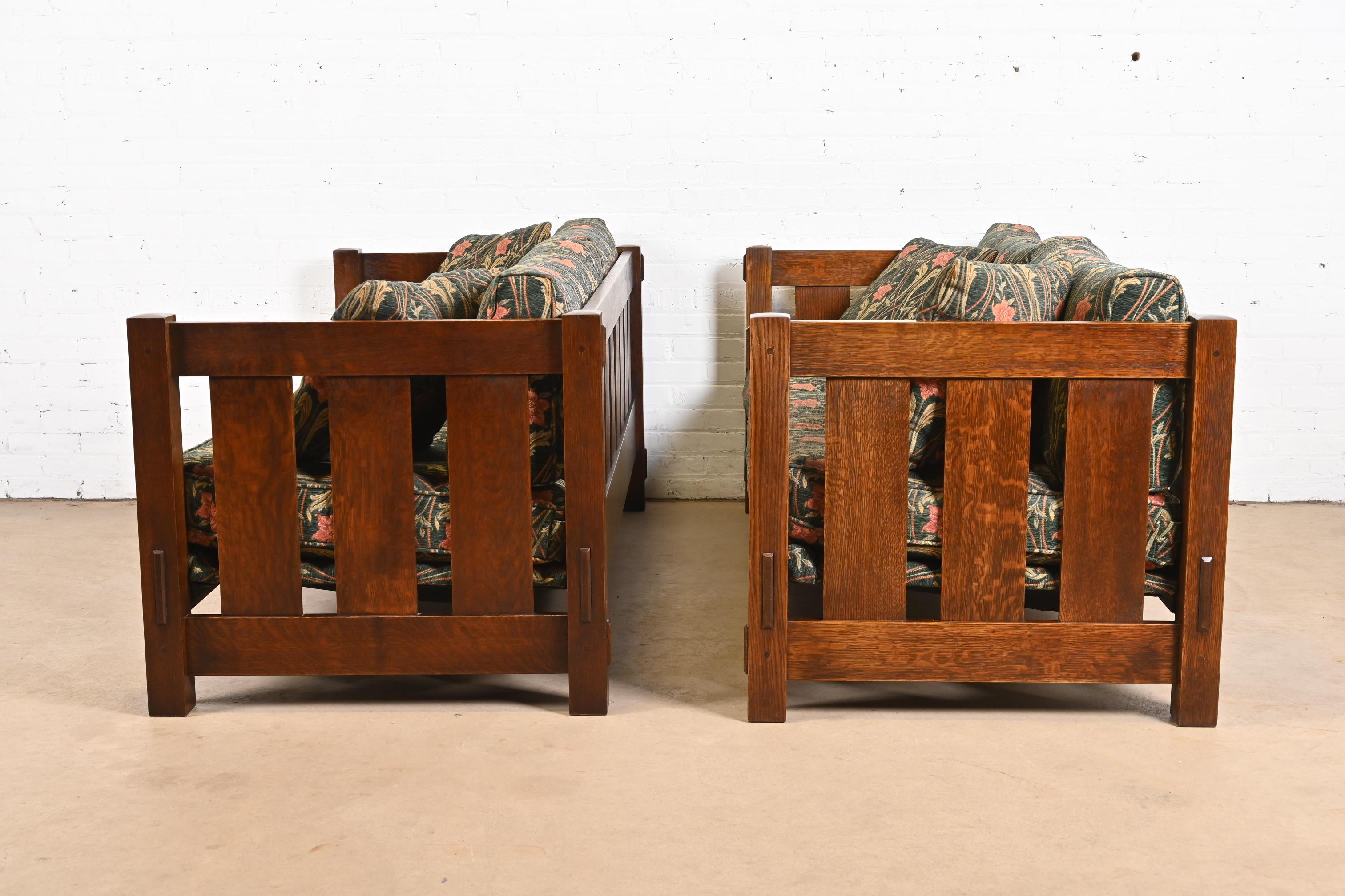 Divani da salotto Stickley Mission Arts & Crafts in Oak, coppia in vendita 3