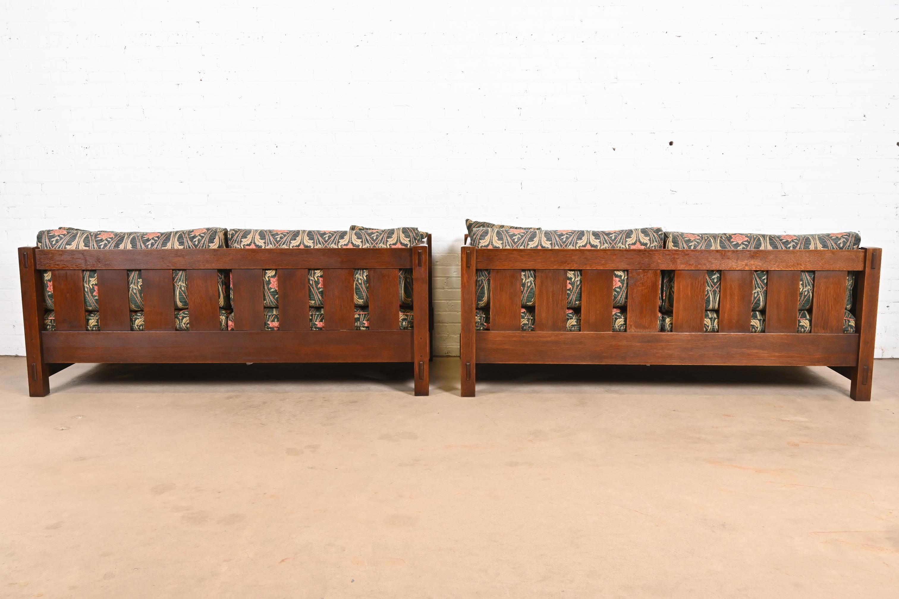 Divani da salotto Stickley Mission Arts & Crafts in Oak, coppia in vendita 4