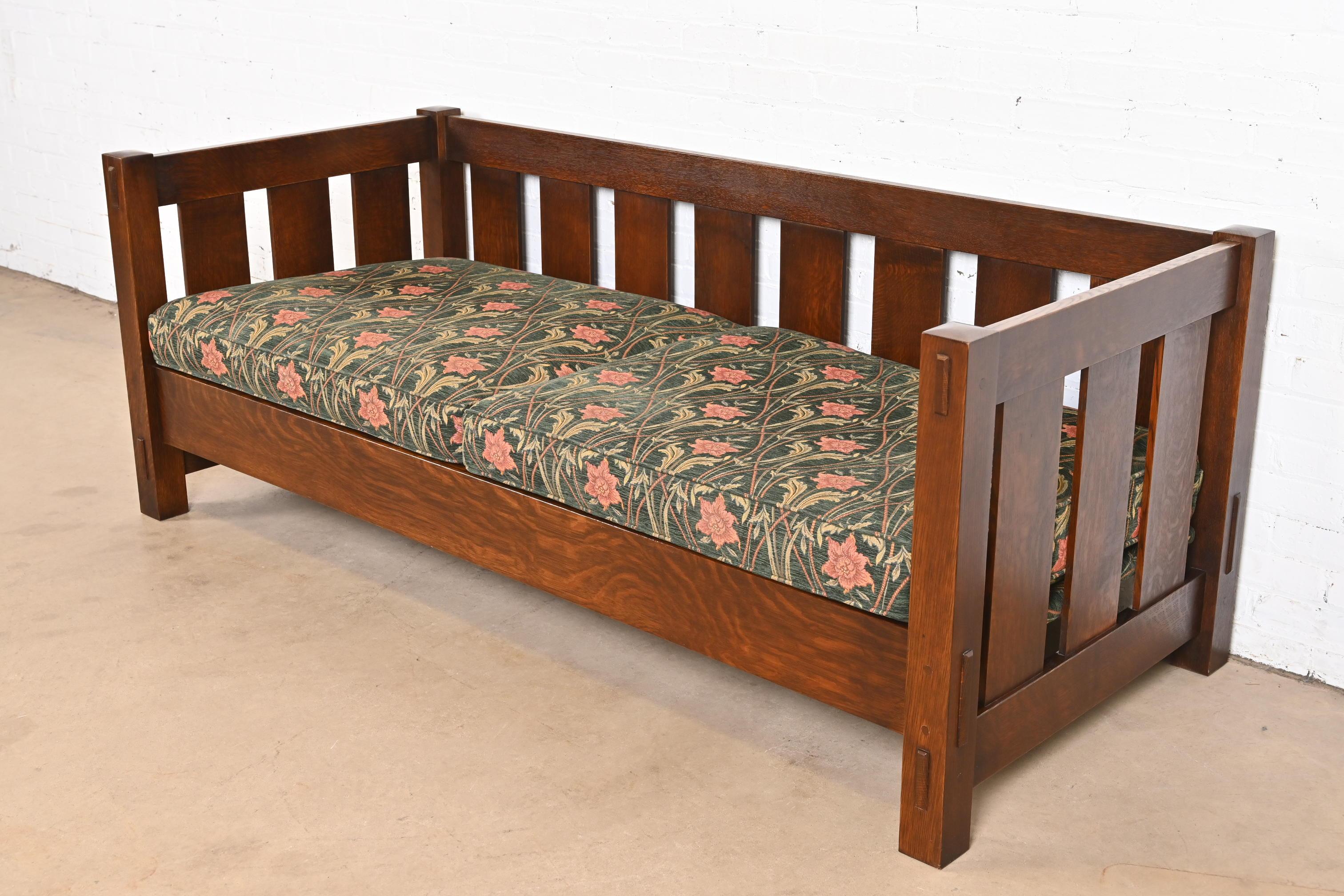 Divani da salotto Stickley Mission Arts & Crafts in Oak, coppia in vendita 1