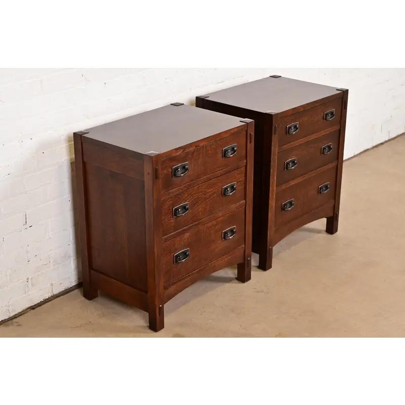 Comodini in Oak Mission Arts & Crafts di Stickley, coppia In condizioni buone in vendita a South Bend, IN
