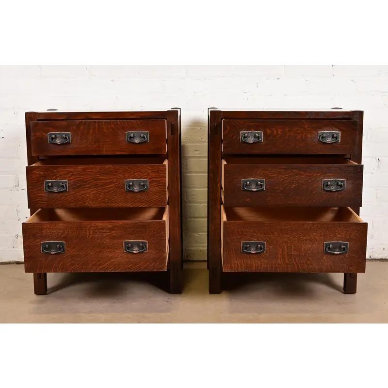 XX secolo Comodini in Oak Mission Arts & Crafts di Stickley, coppia in vendita
