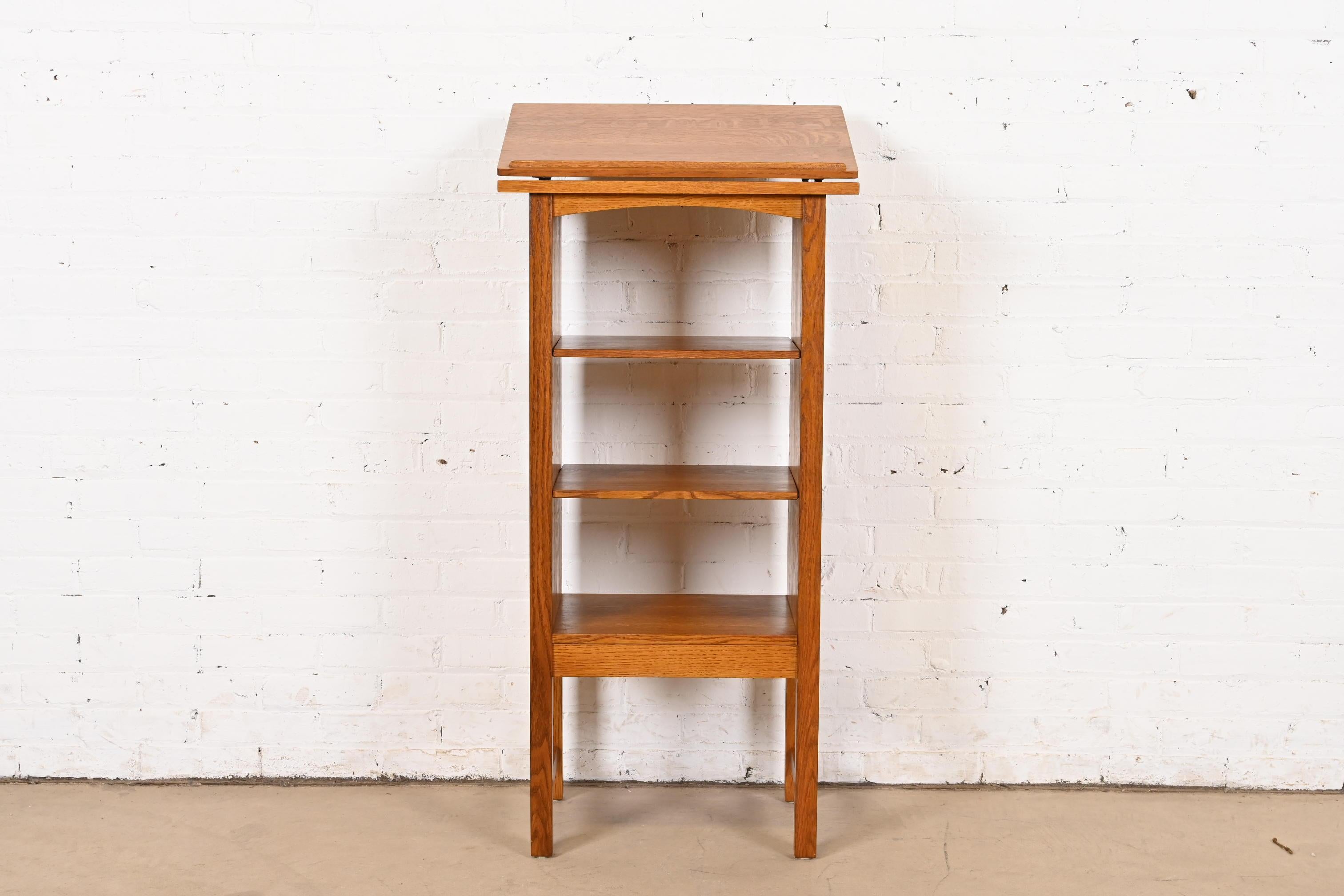 Stickley Mission Eichenholz Arts & Crafts Bücherregal mit abnehmbarem Leselampe (amerikanisch)