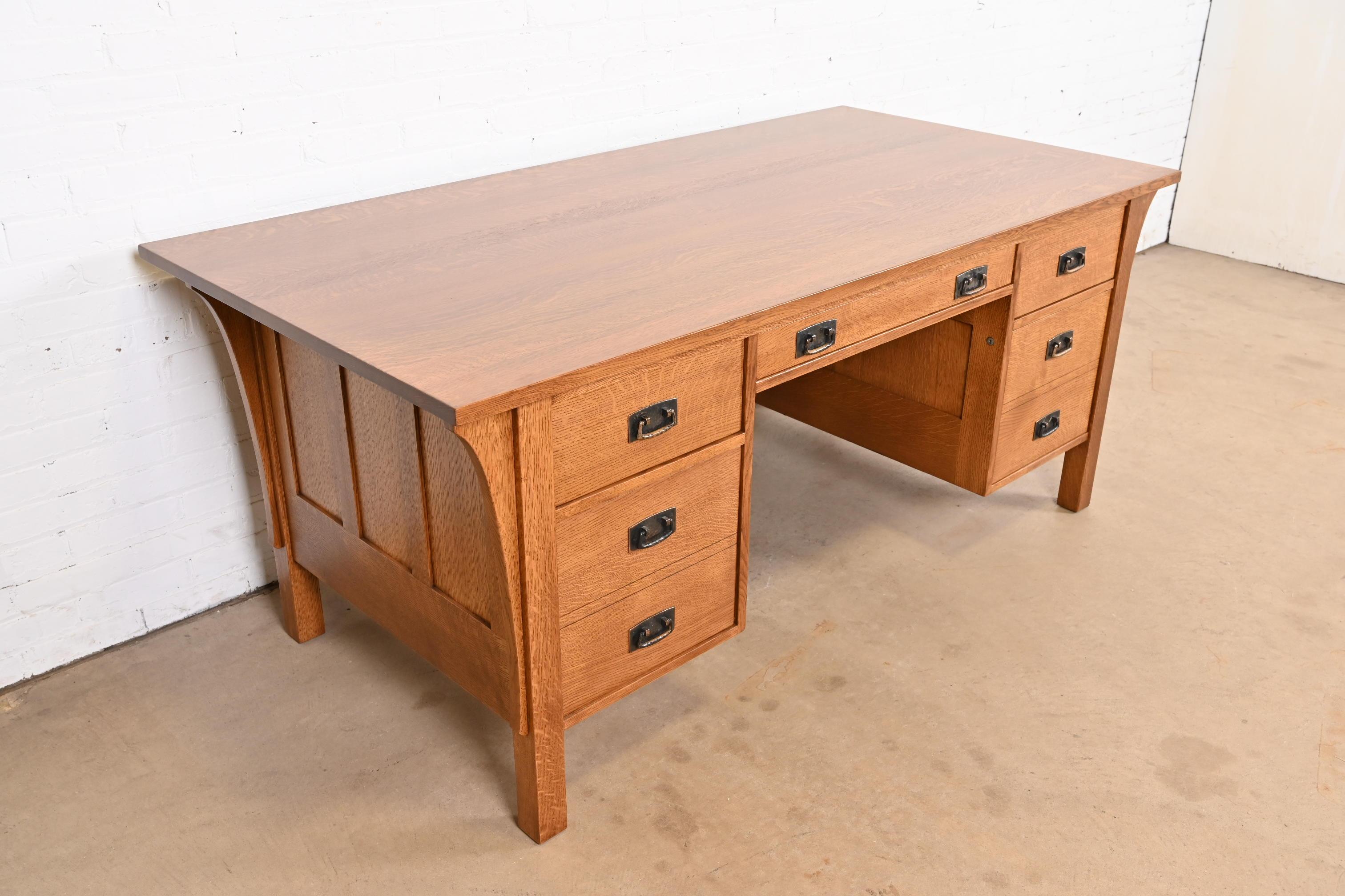 Stickley Mission Oak Arts & Crafts Executive Desk, Newly Refinished In Good Condition In South Bend, IN