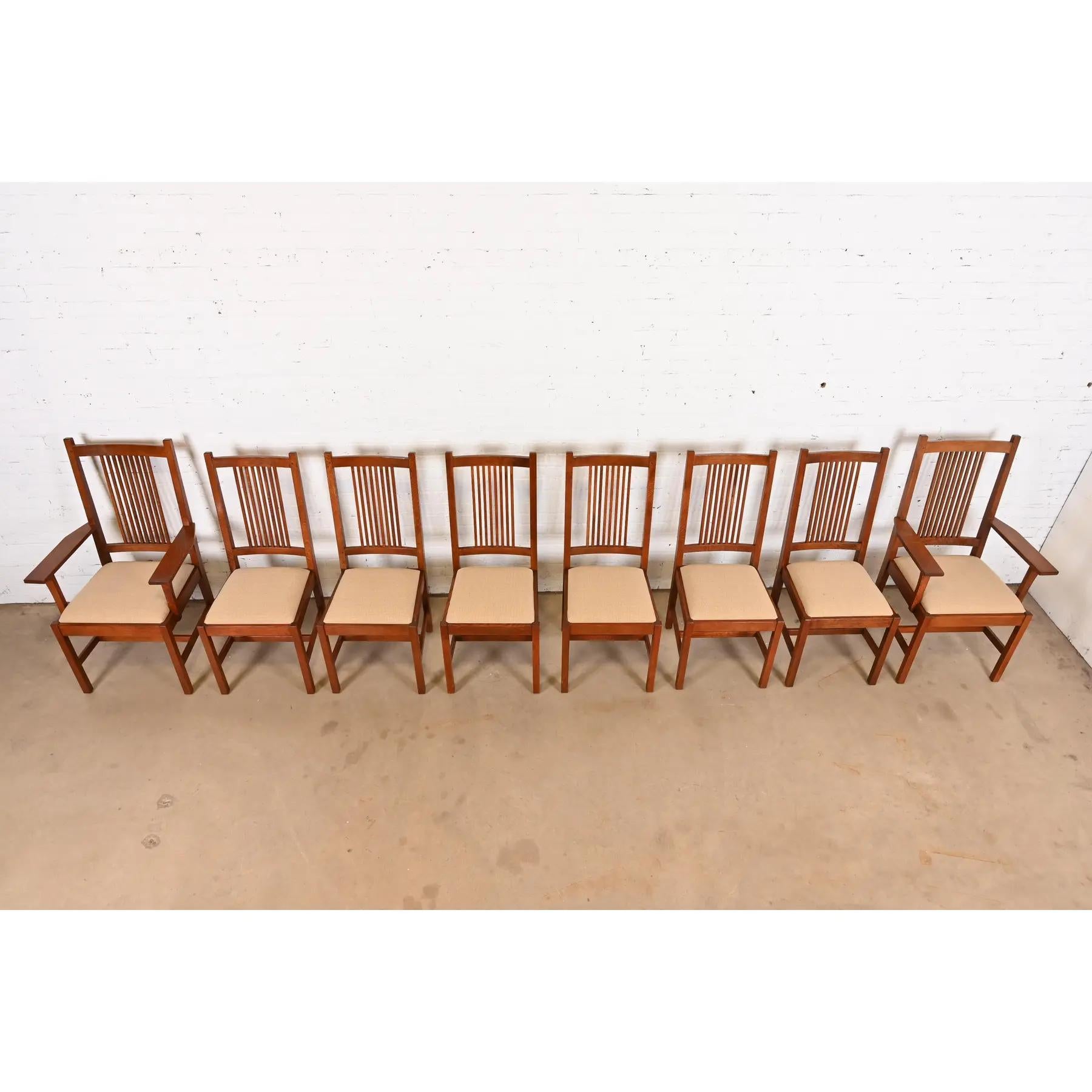 20ième siècle Chaises de salle à manger à dossier haut en Oak Arts & Craft de Stickley Mission, ensemble de huit chaises en vente