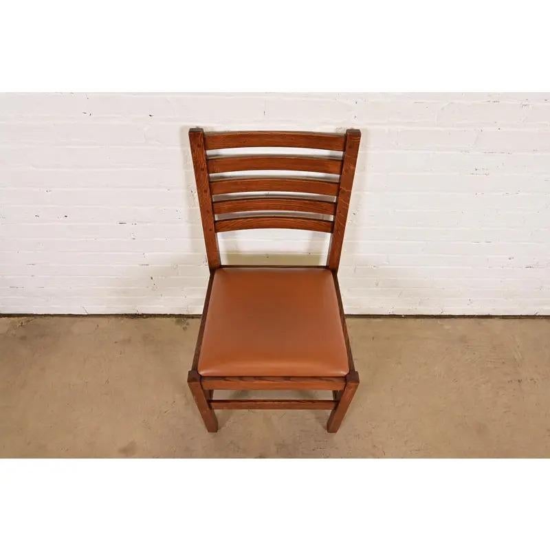 Stickley Mission Oak Arts & Crafts Silla auxiliar o de comedor con respaldo de escalera siglo XX en venta
